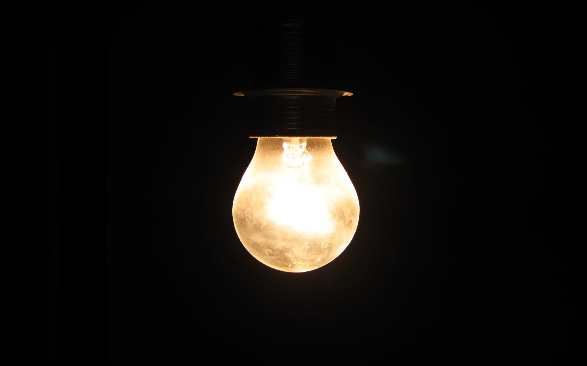 light bulbs, black background - desktop wallpaper