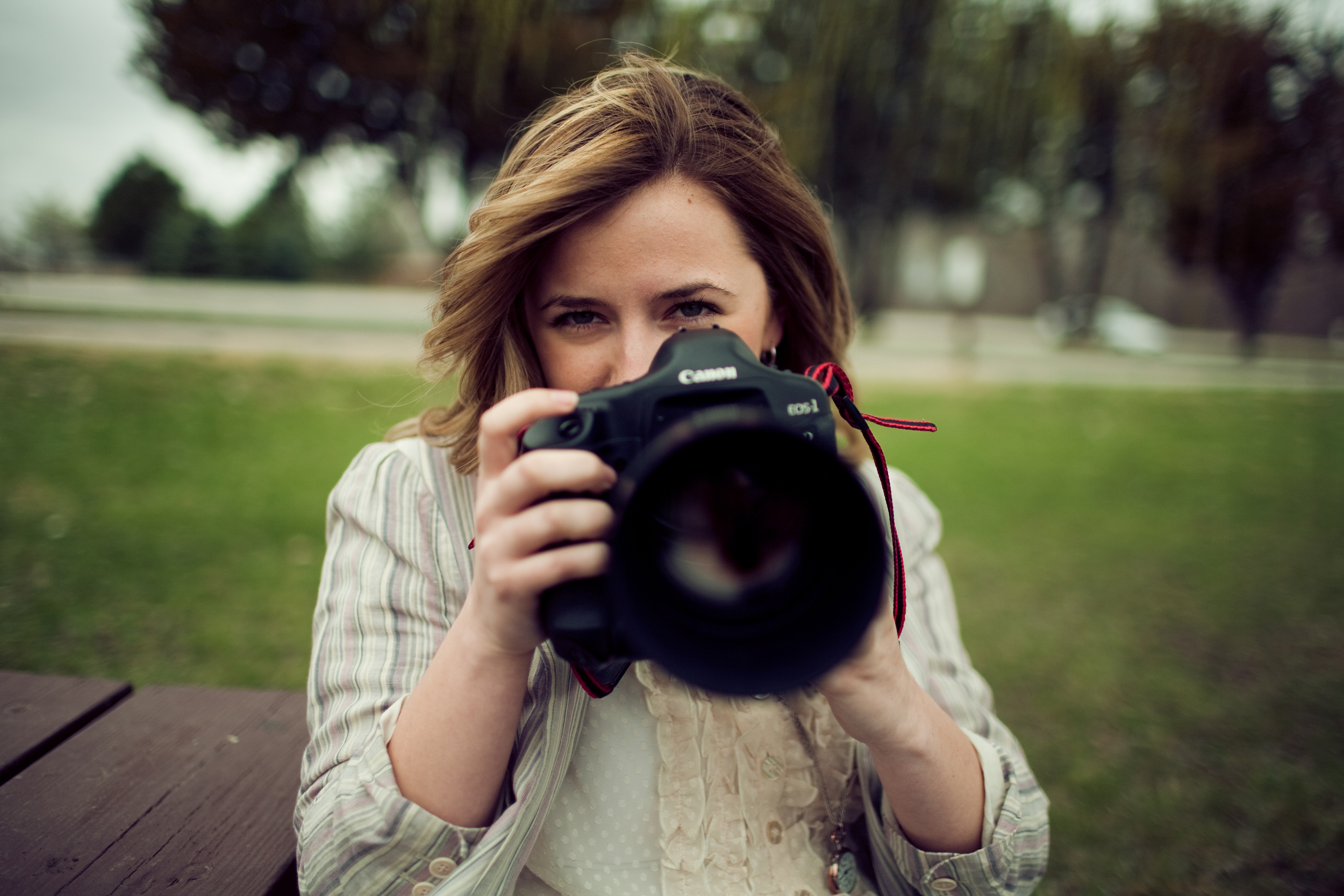 women, grass, cameras, Canon - desktop wallpaper
