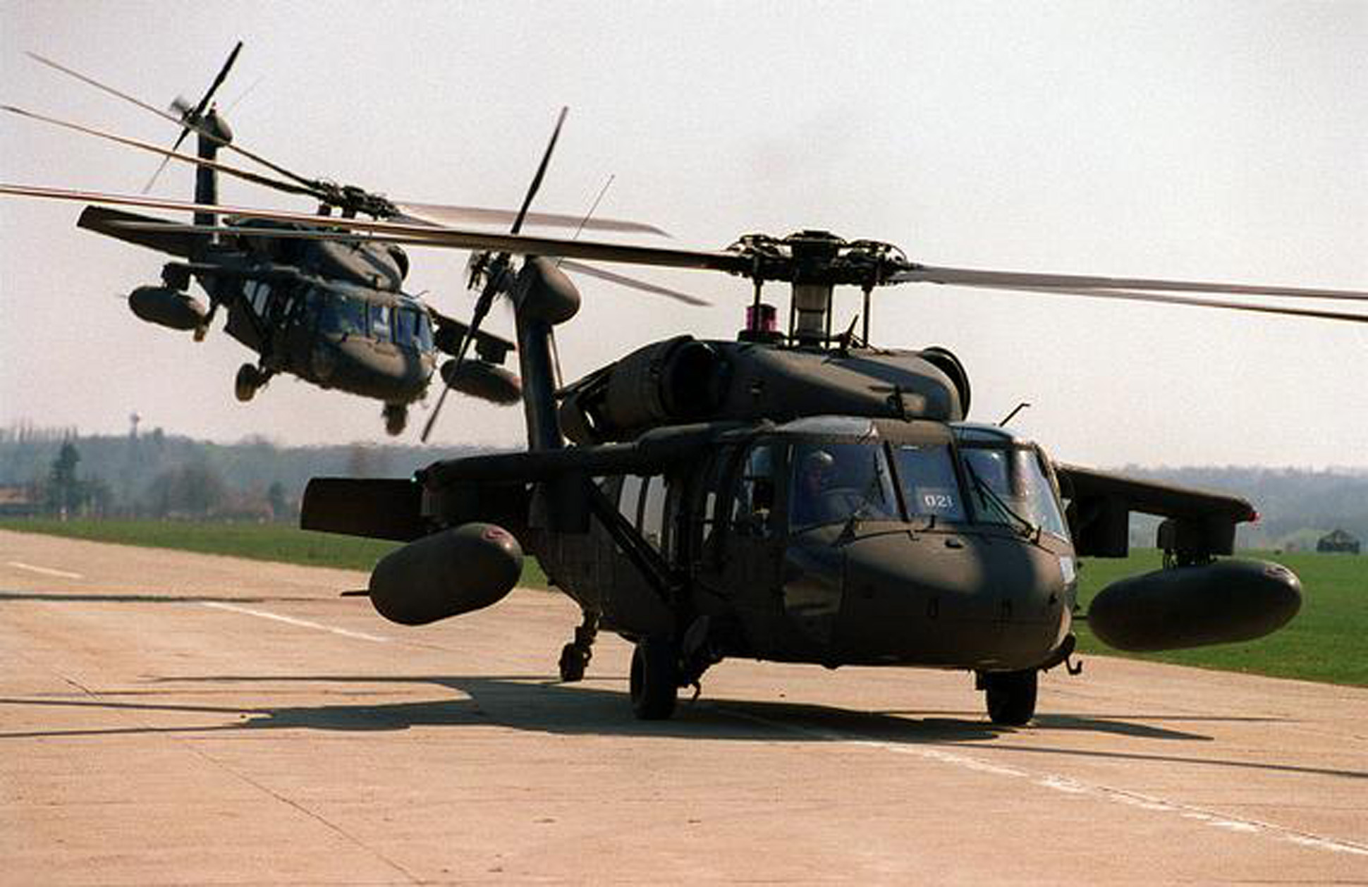 Американские военные вертолеты. Sikorsky uh-60 Black Hawk. Блэк Хавк вертолёт. Скайфокс вертолет военный. Вертолёт uh-60 Black Hawk gif.