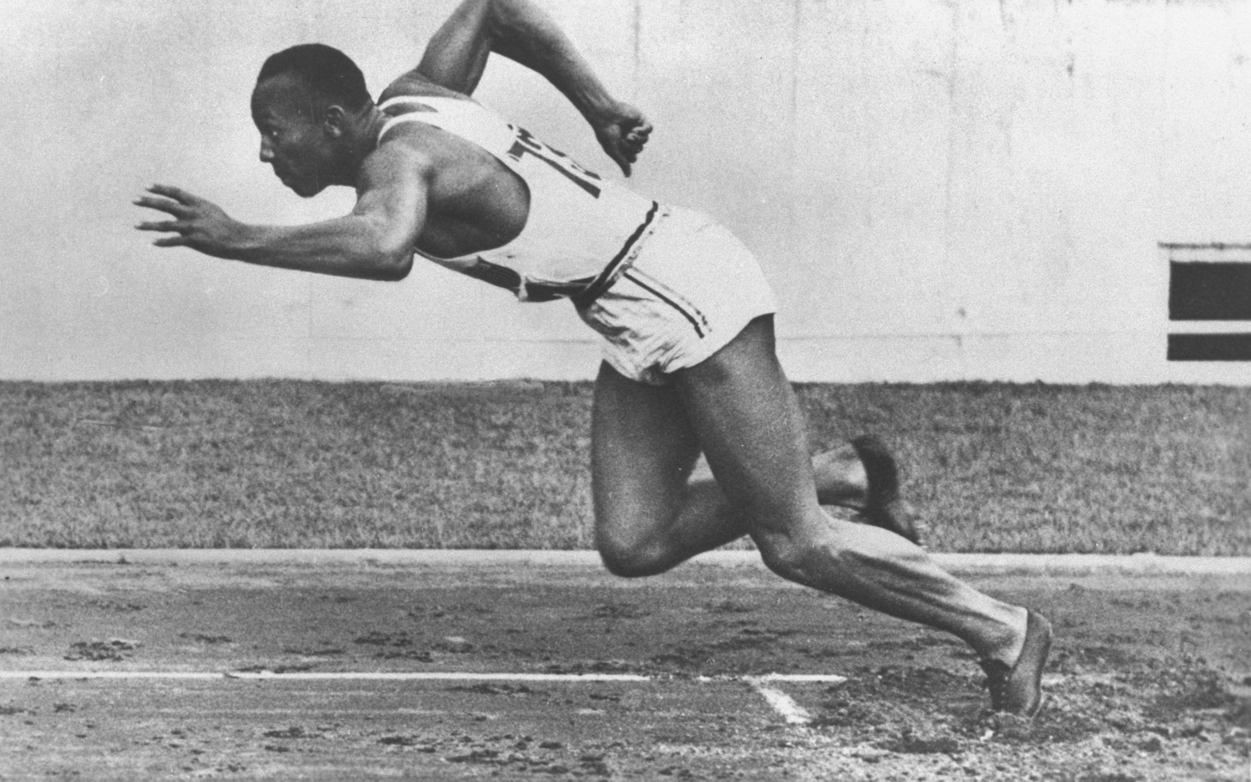 grayscale, Jesse Owens, monochrome, athletes - desktop wallpaper