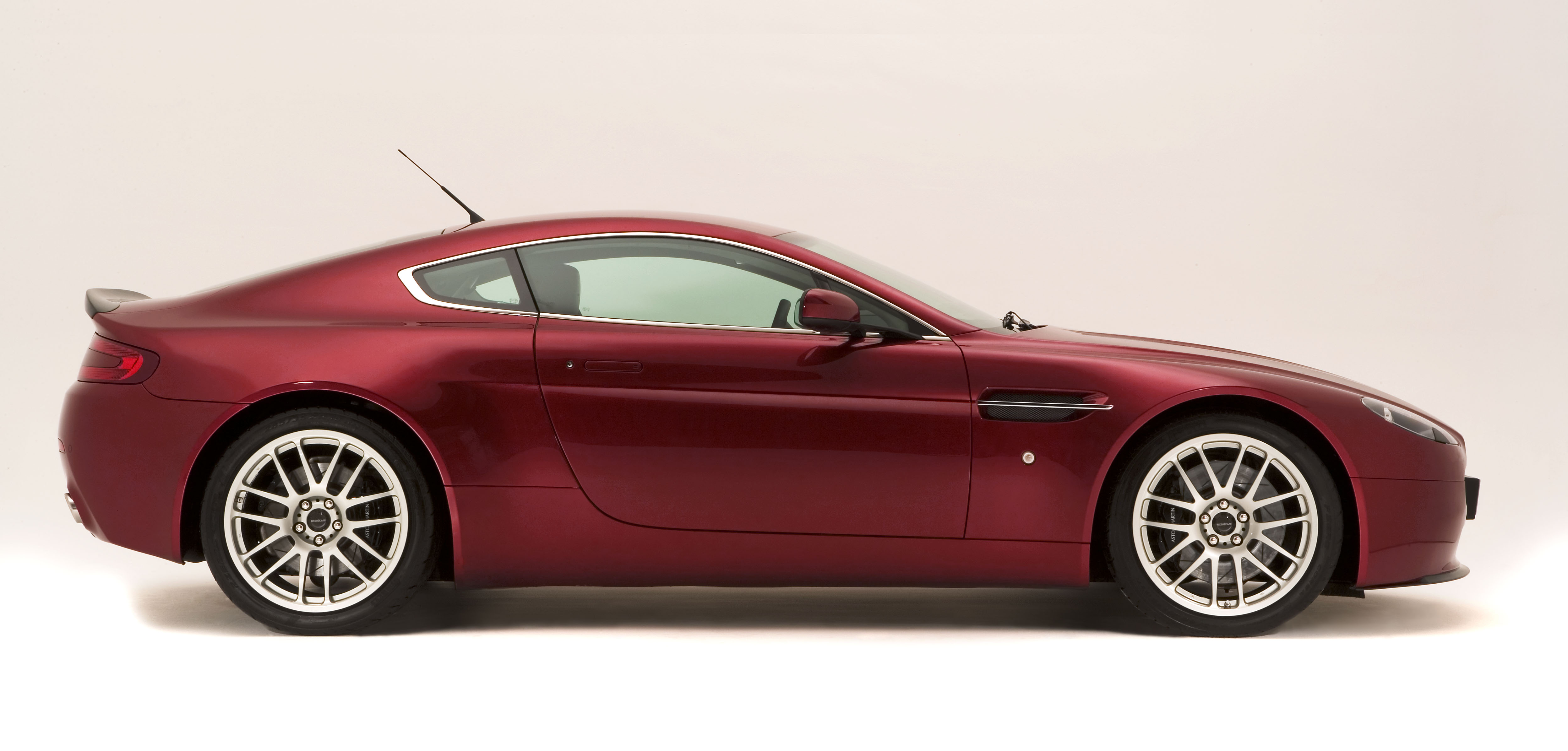 cars, Aston Martin, vehicles, tires, side view, Aston Martin V8 Vantage - desktop wallpaper