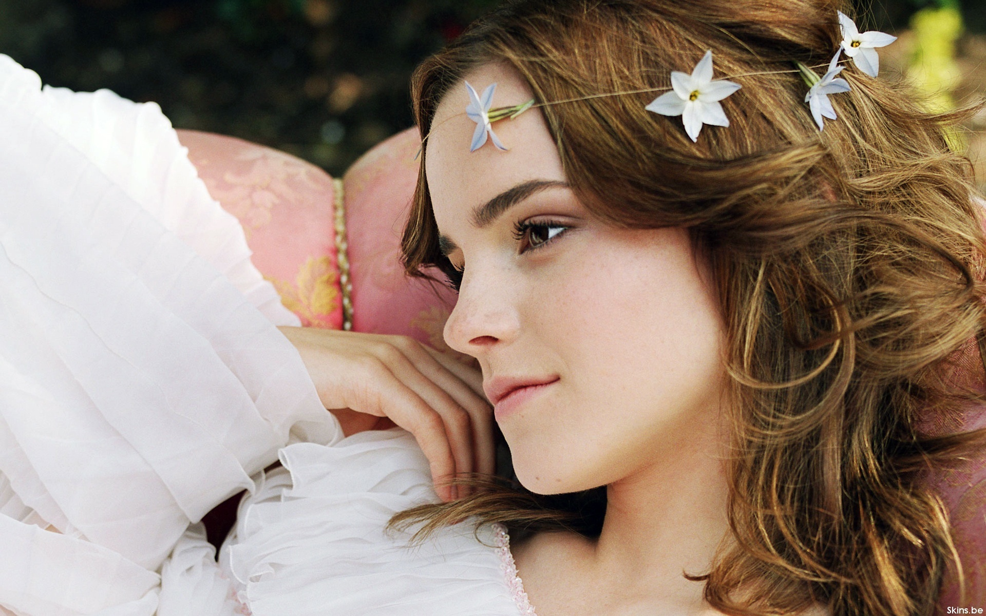 women, nature, Emma Watson, flowers, actress - desktop wallpaper