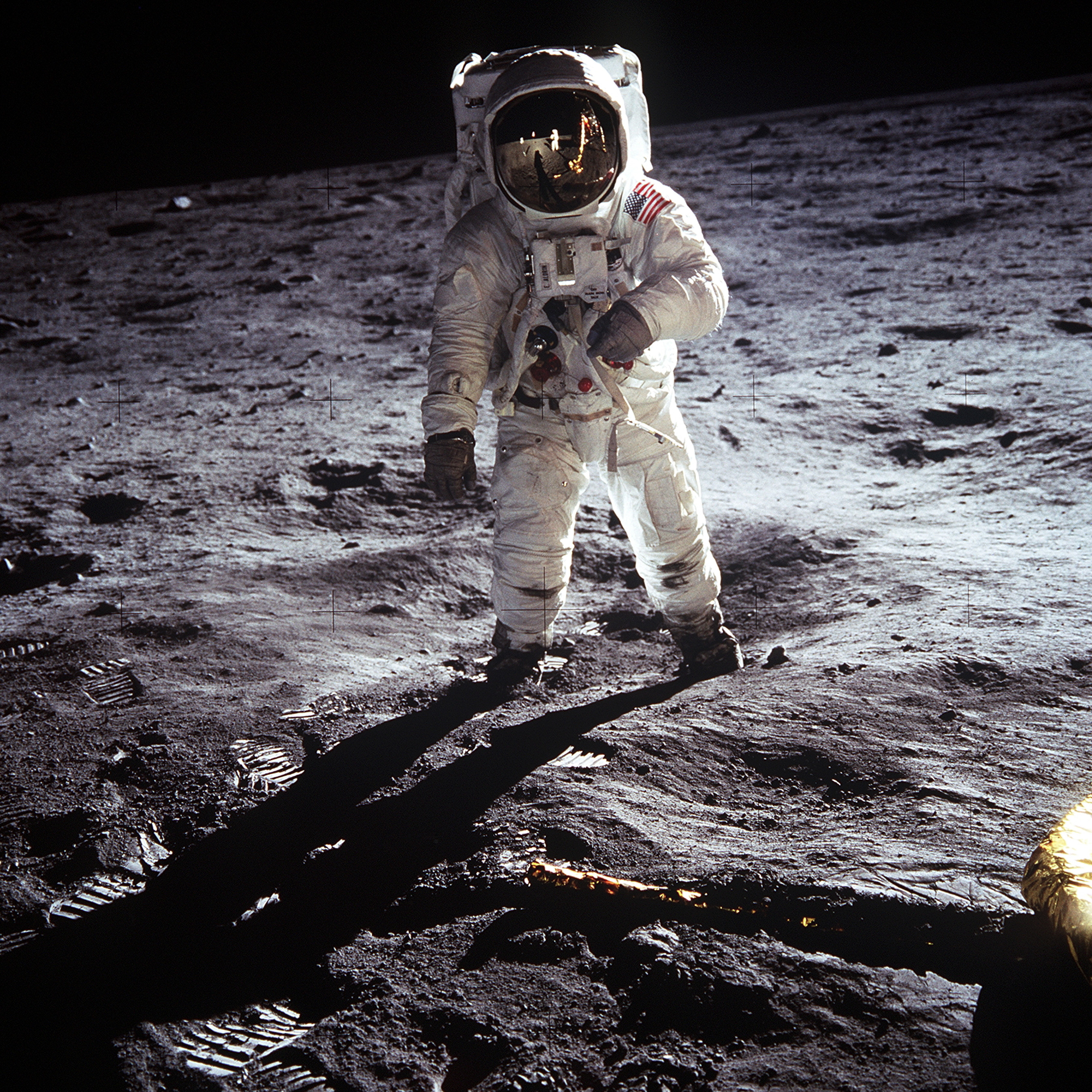 Moon, astronauts - desktop wallpaper