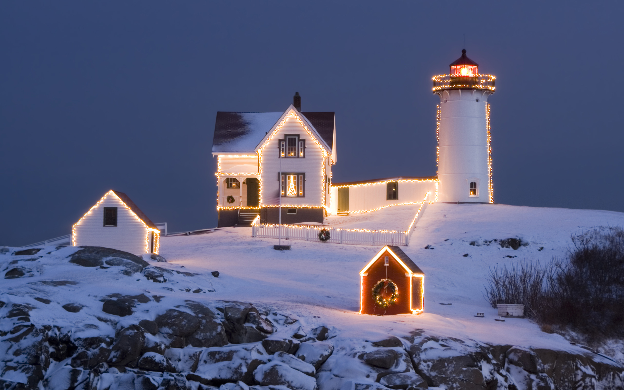 winter, snow, houses, Christmas, lighthouses, wreath, Christmas lights - desktop wallpaper