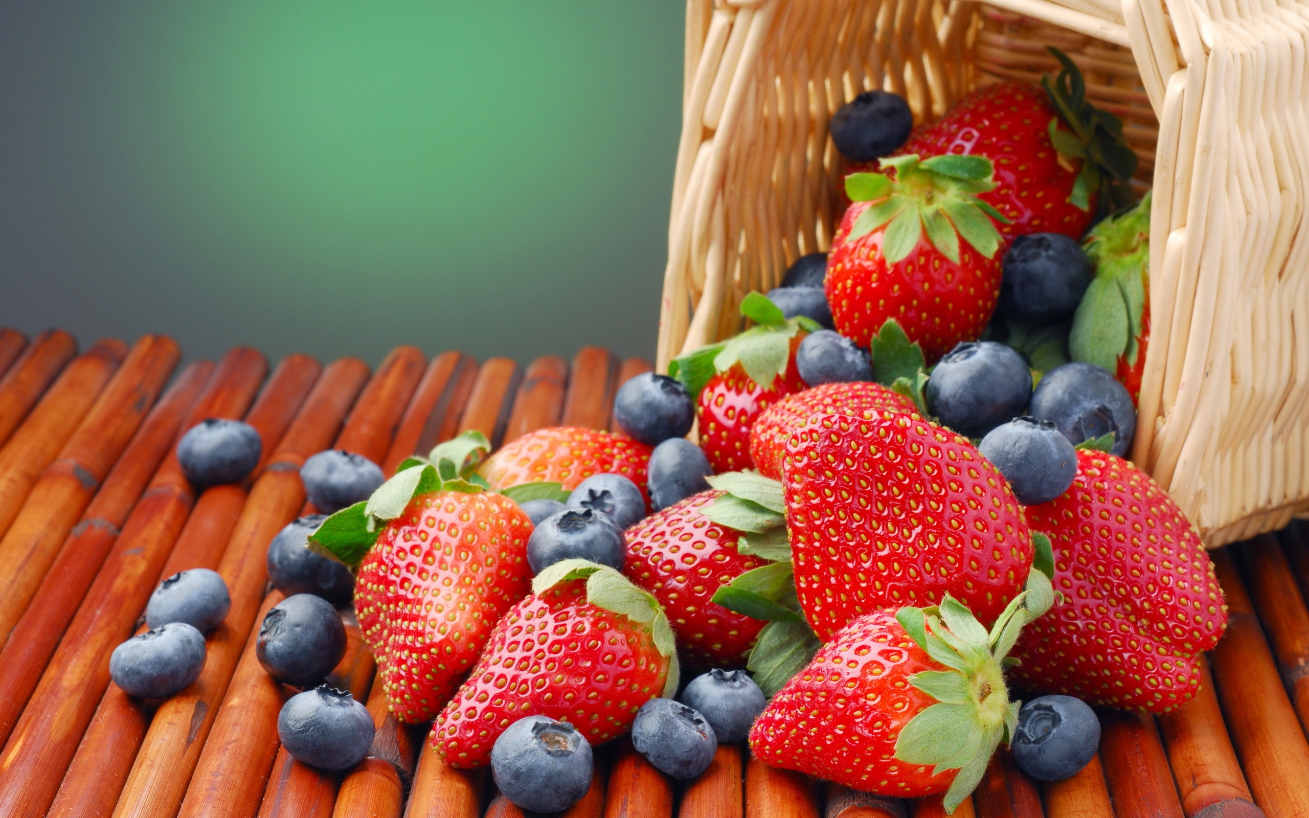strawberries, baskets, blueberries - desktop wallpaper