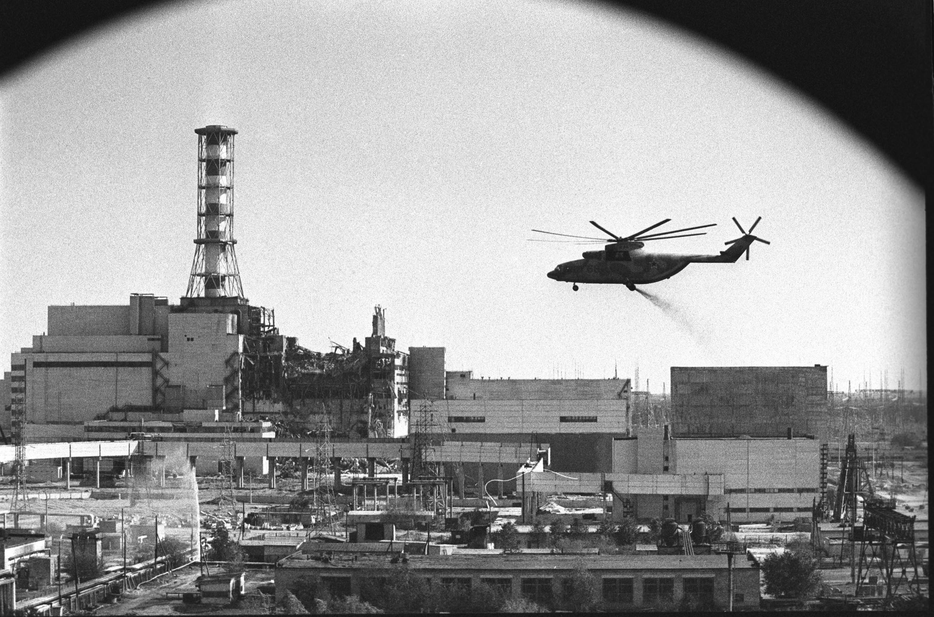aircraft, helicopters, Chernobyl, monochrome, nuclear power plants, vehicles, Mi-26 - desktop wallpaper