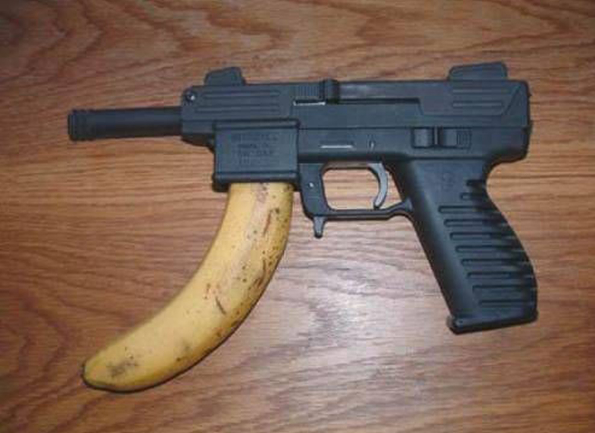 pistols, bananas - desktop wallpaper