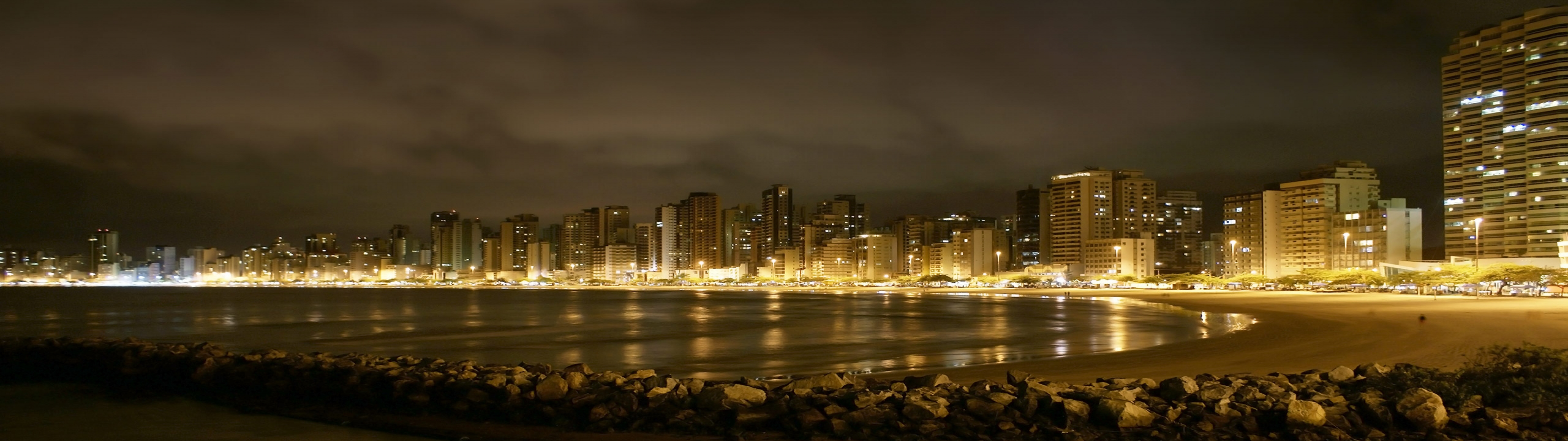 2 экран города. Панорама высокого разрешения. Город. Ночной город. Панорамные снимки.