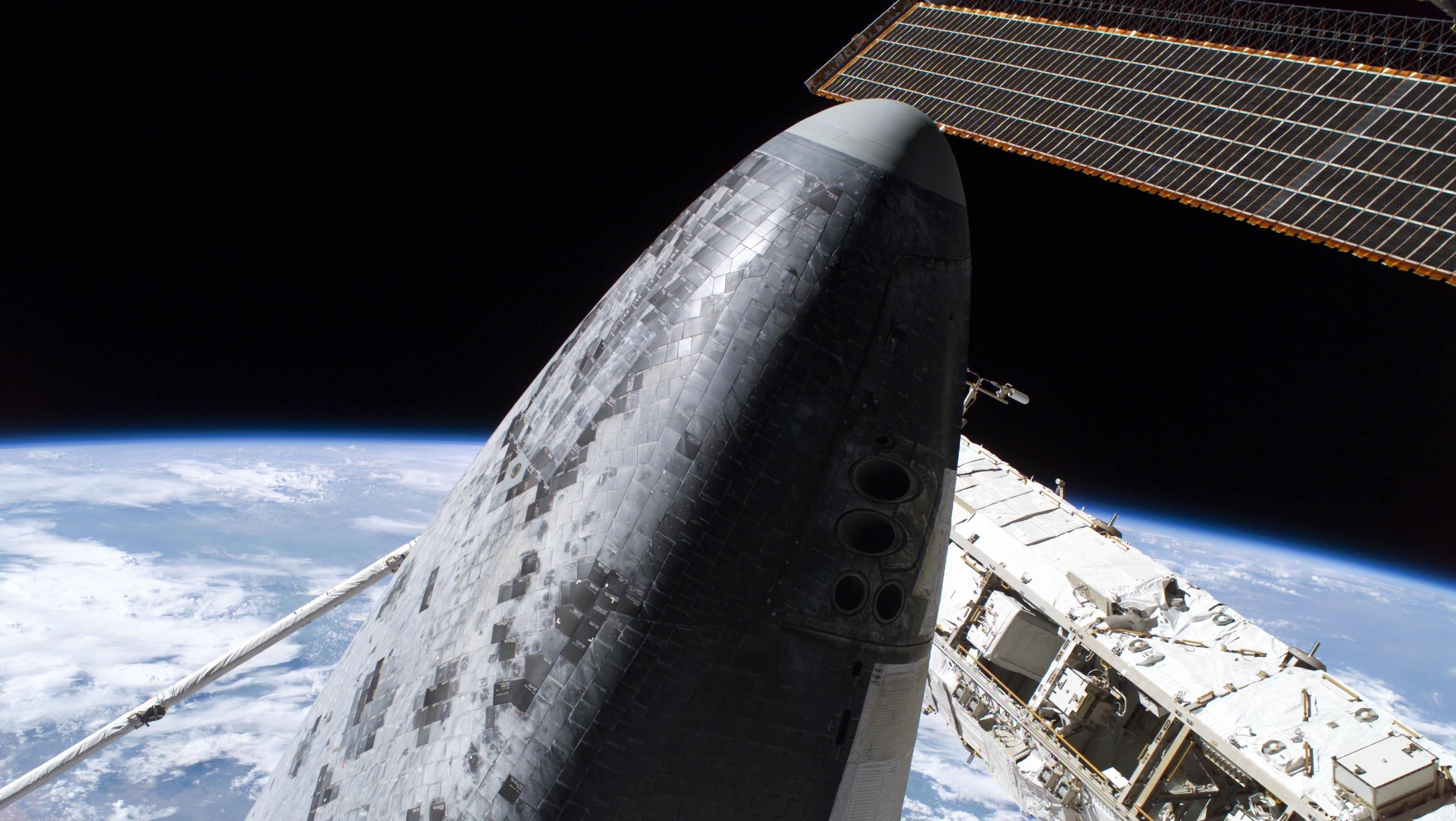 Space Shuttle, orbit - desktop wallpaper