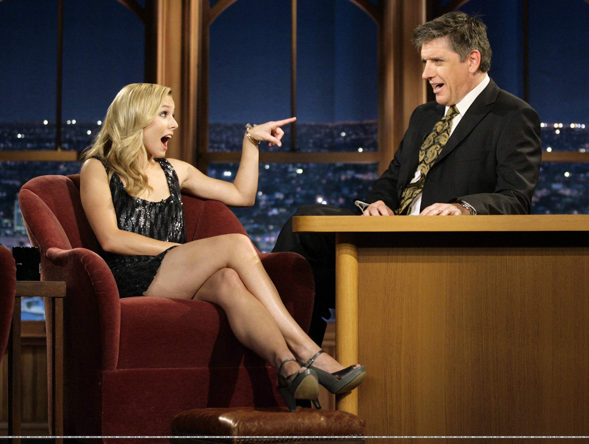 Kristen Bell, celebrity, high heels, Craig Ferguson, The Late Late Show - desktop wallpaper