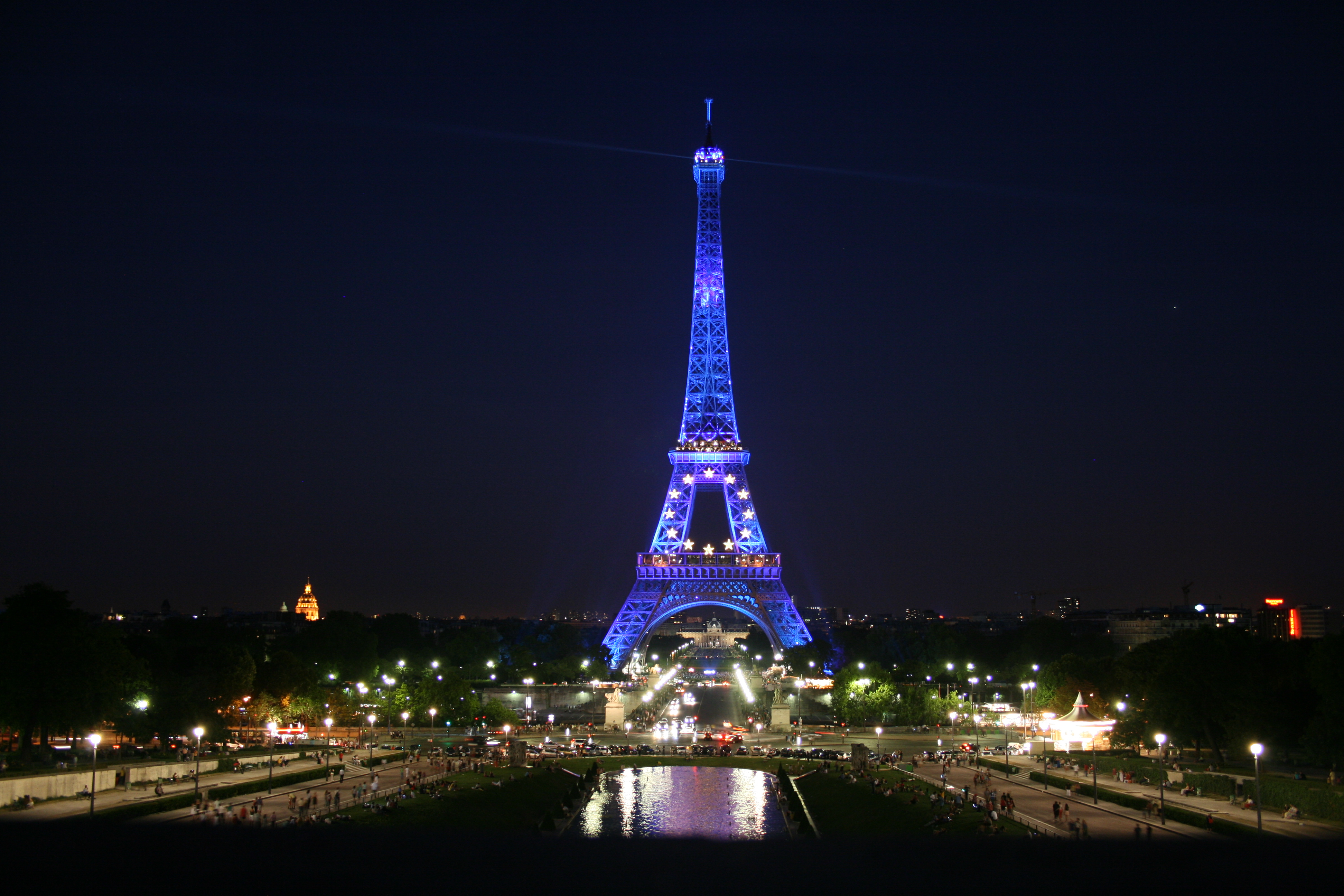 Eiffel Tower, Paris, France - desktop wallpaper
