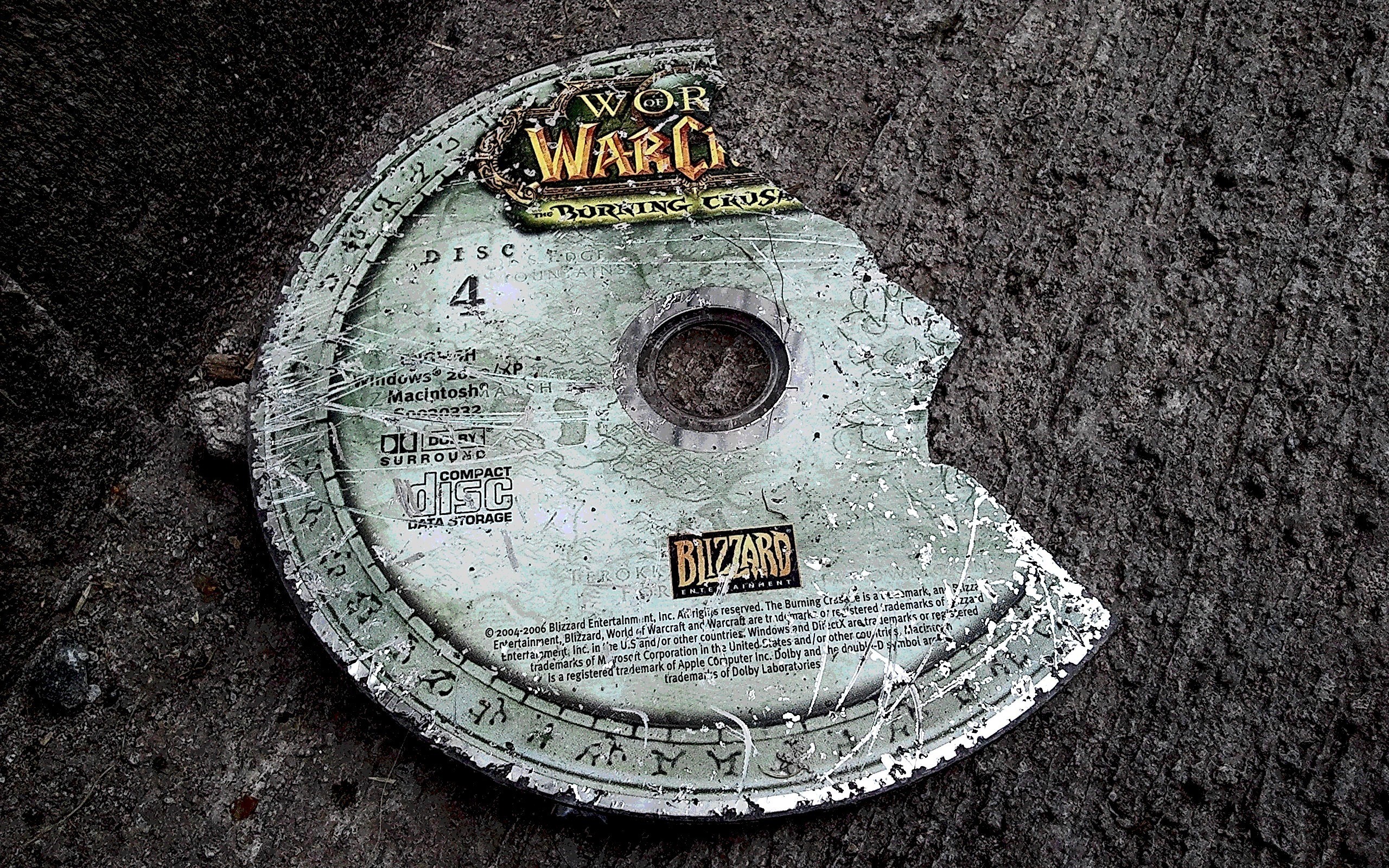 World of Warcraft, broken, compact disc - desktop wallpaper