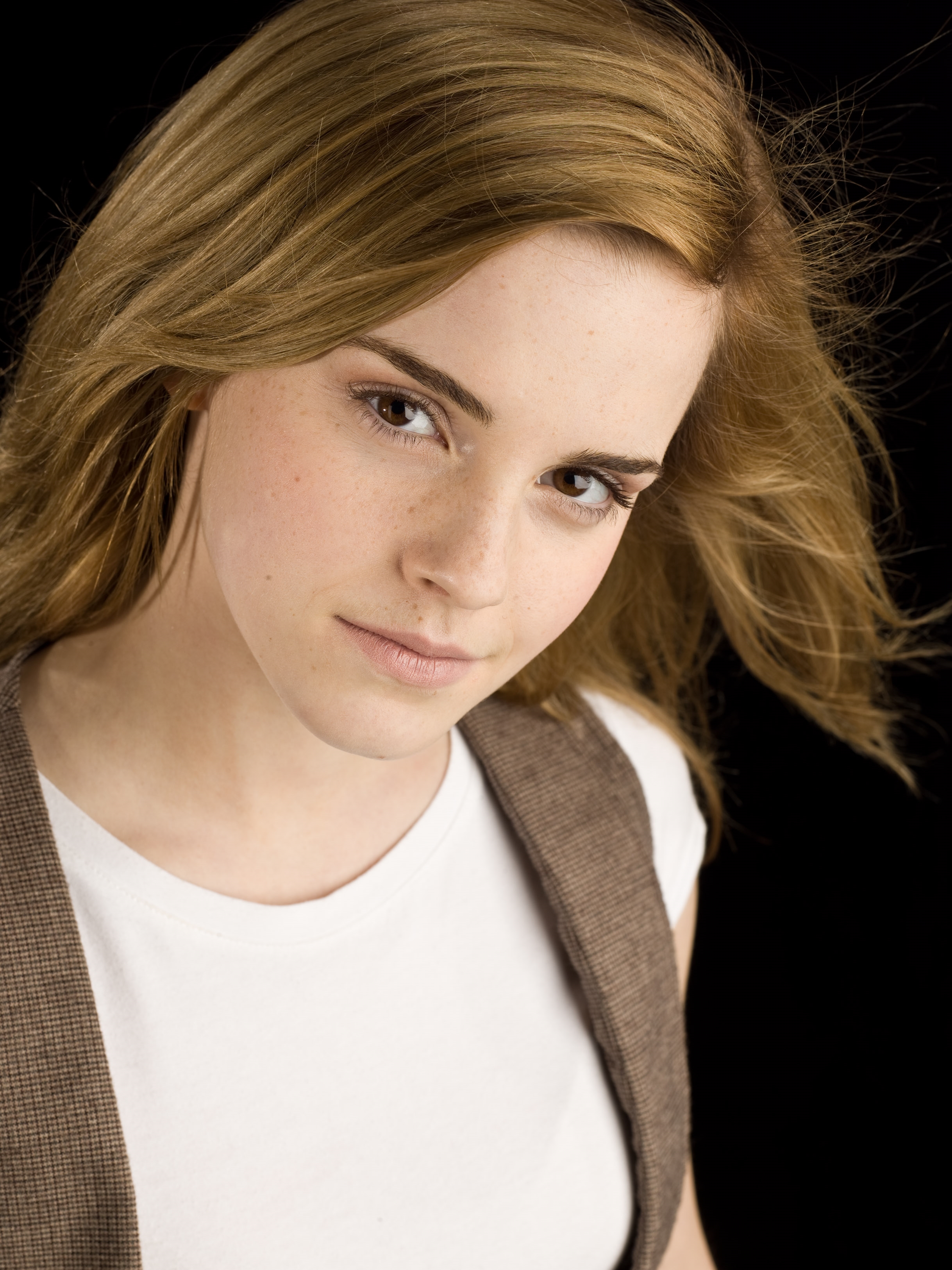 Emma Watson - desktop wallpaper