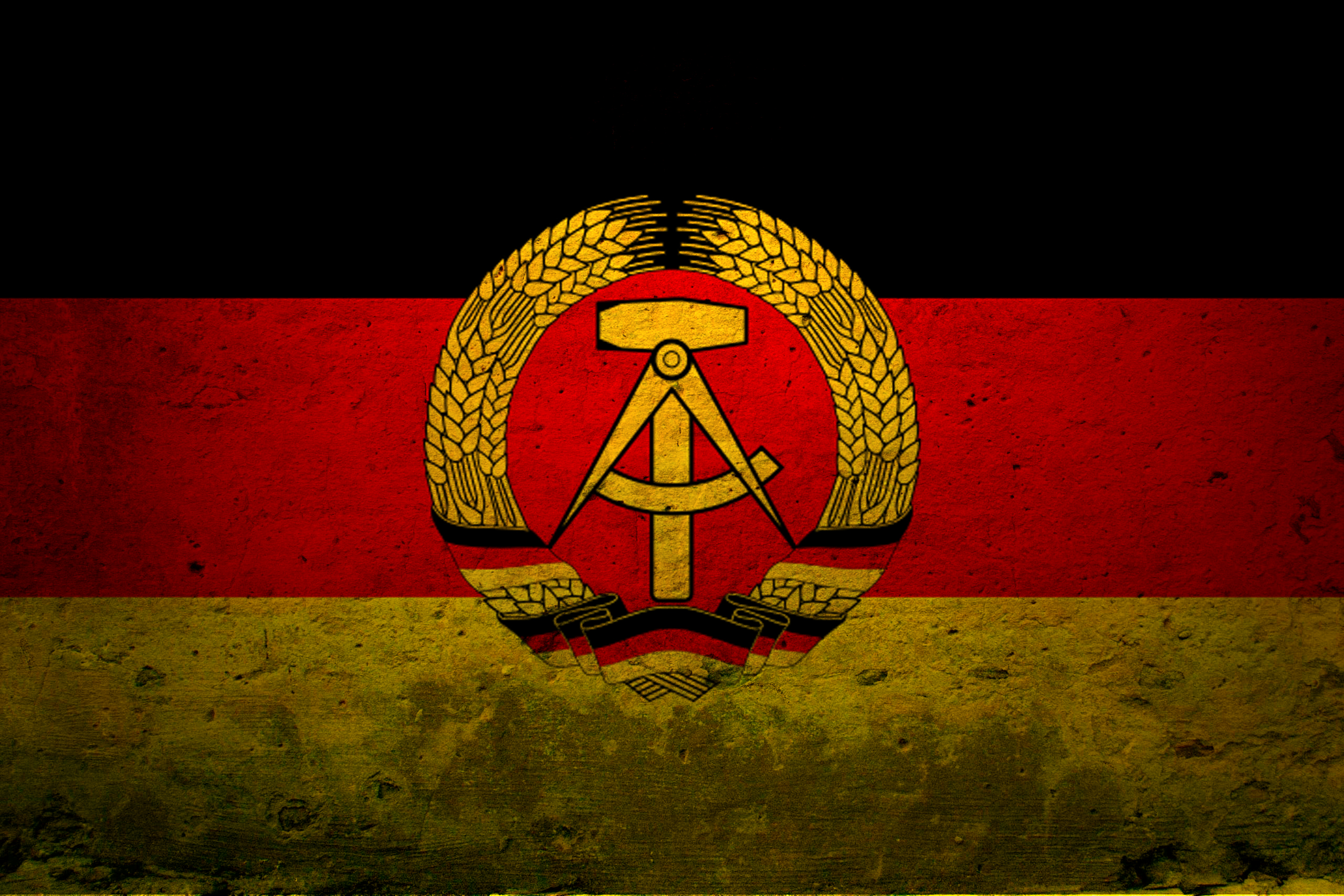 Гдр и болгария. Флаг флаг ГДР. Флаг социалистической Германии. ГДР флаг и герб. Флаг Германии 1960.