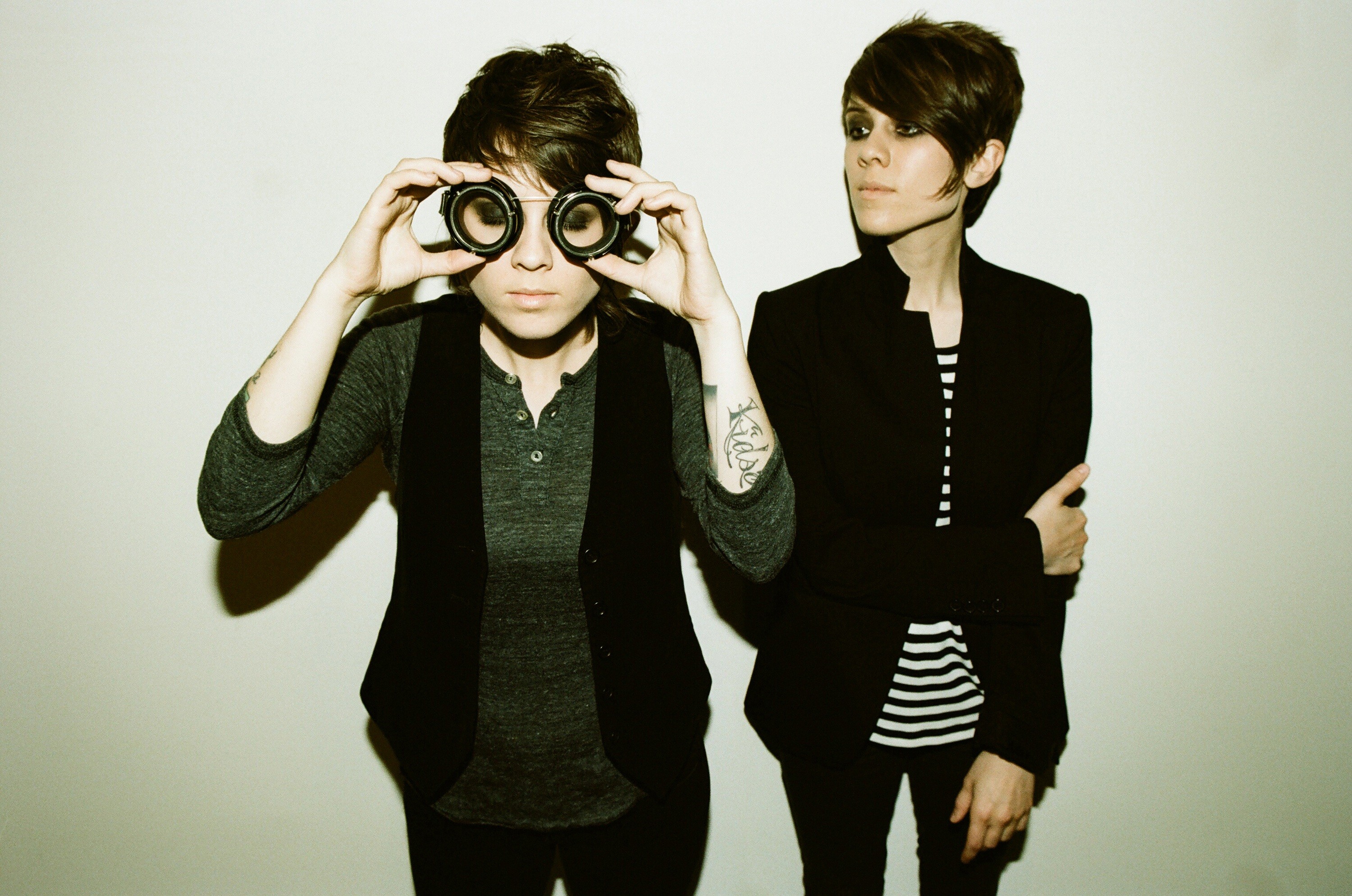 Tegan and Sara - desktop wallpaper