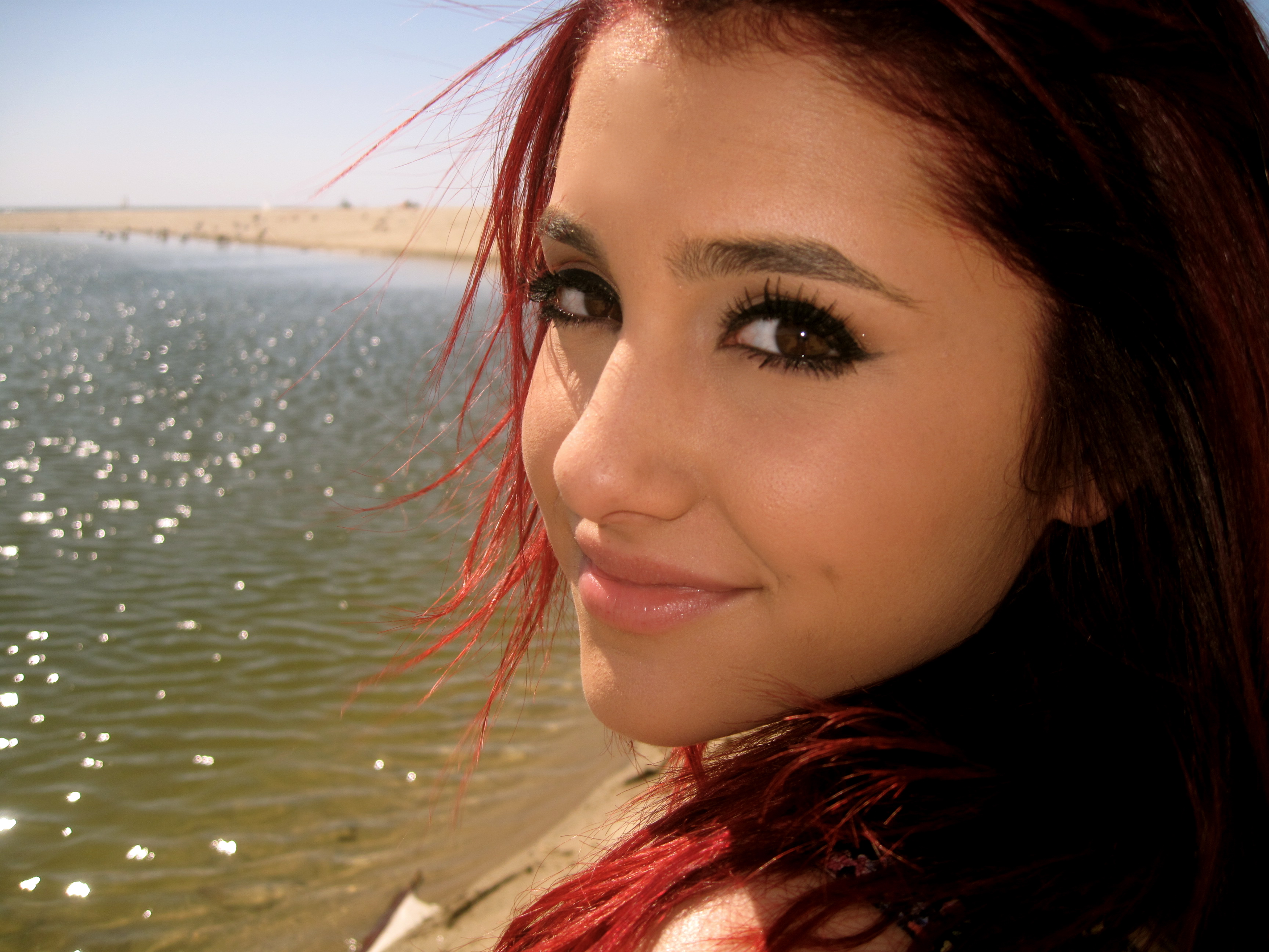 women, redheads, oceans, Ariana Grande, sea - desktop wallpaper
