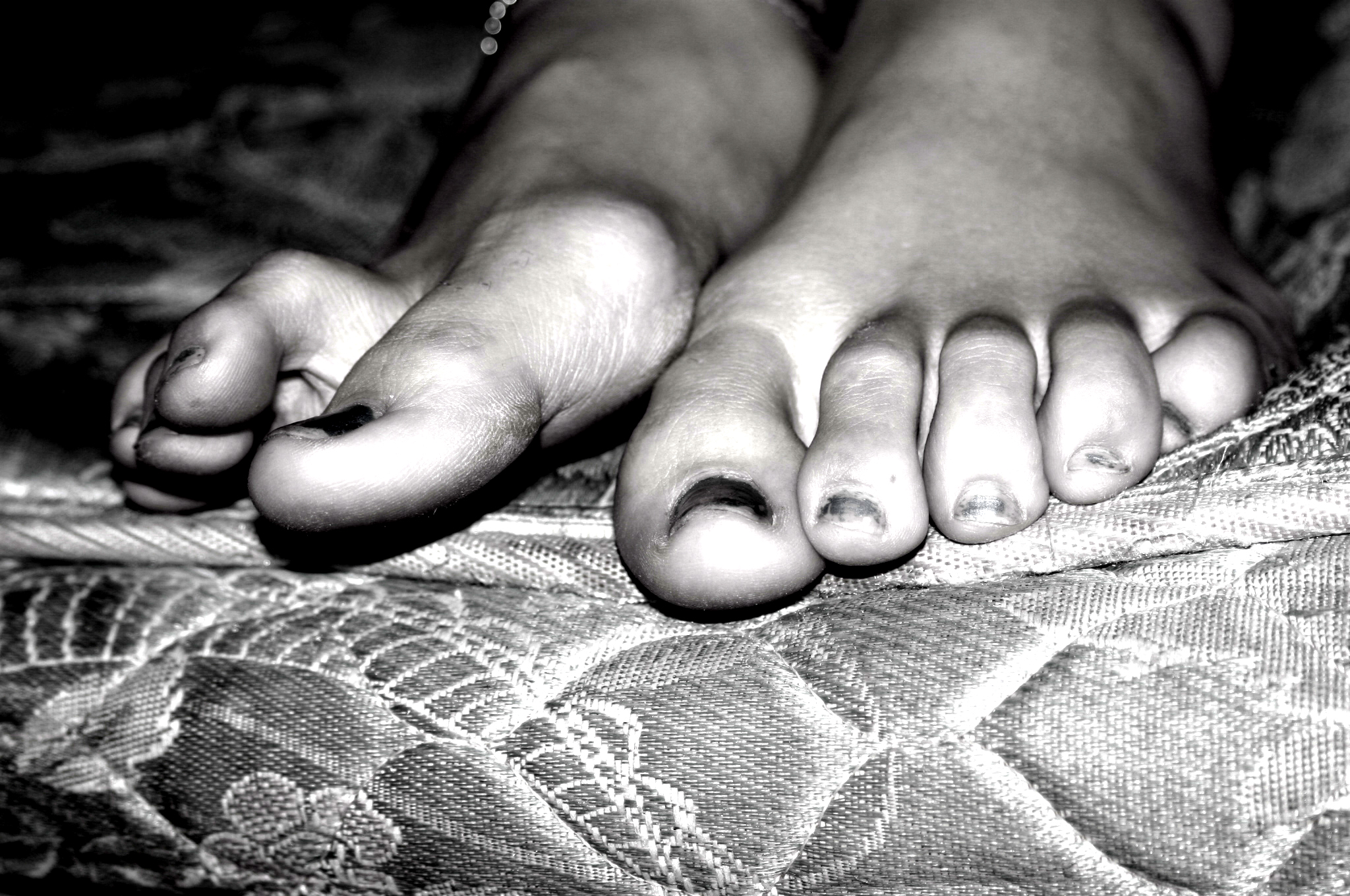 feet, toes, grayscale, monochrome - desktop wallpaper