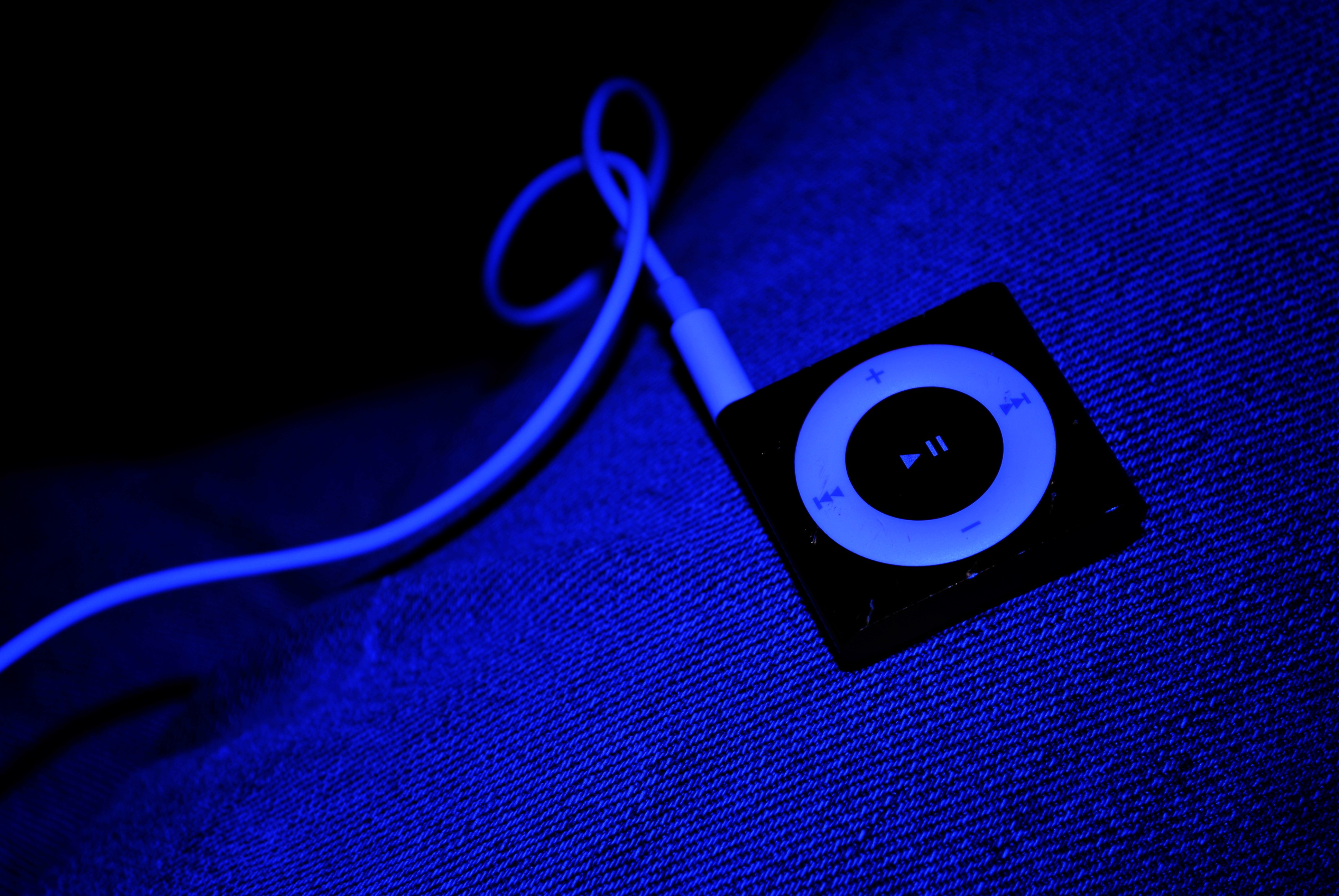 headphones, jeans, iPod, mp3 player - desktop wallpaper