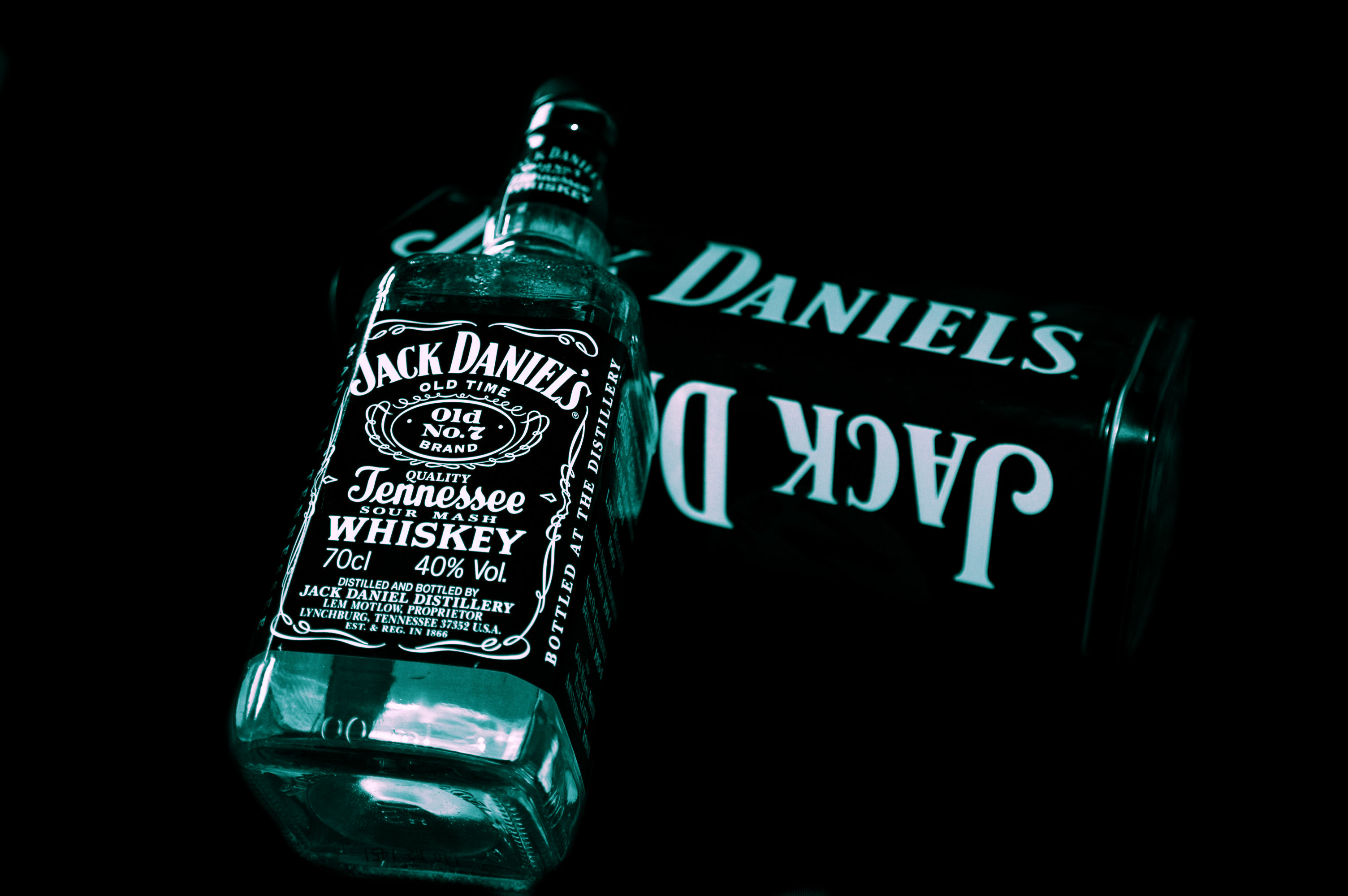 Jack Daniels, black background - desktop wallpaper