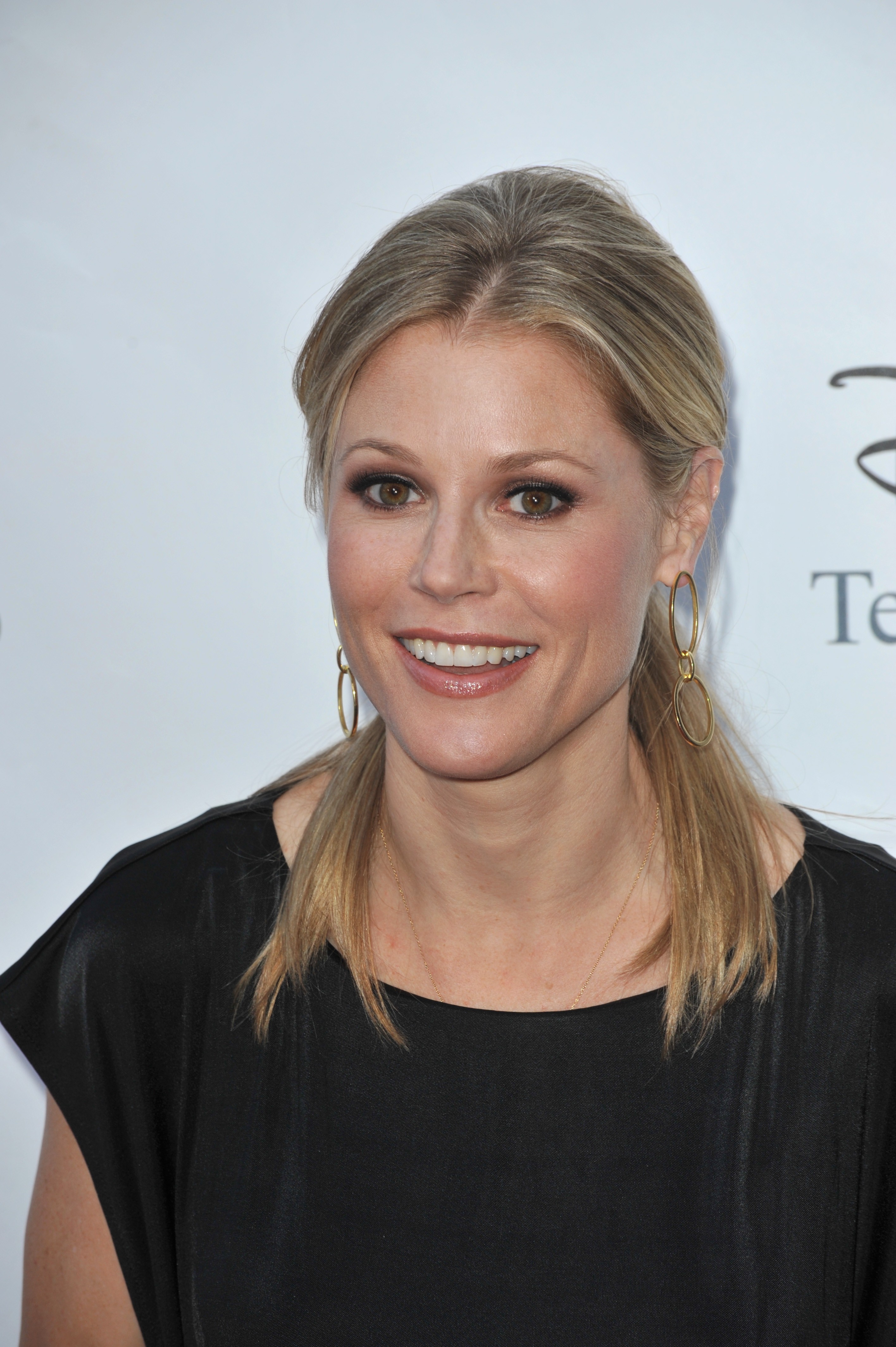 blondes, women, actress, summer, MILF, tour, Julie Bowen - Free Wallpaper /  WallpaperJam.com