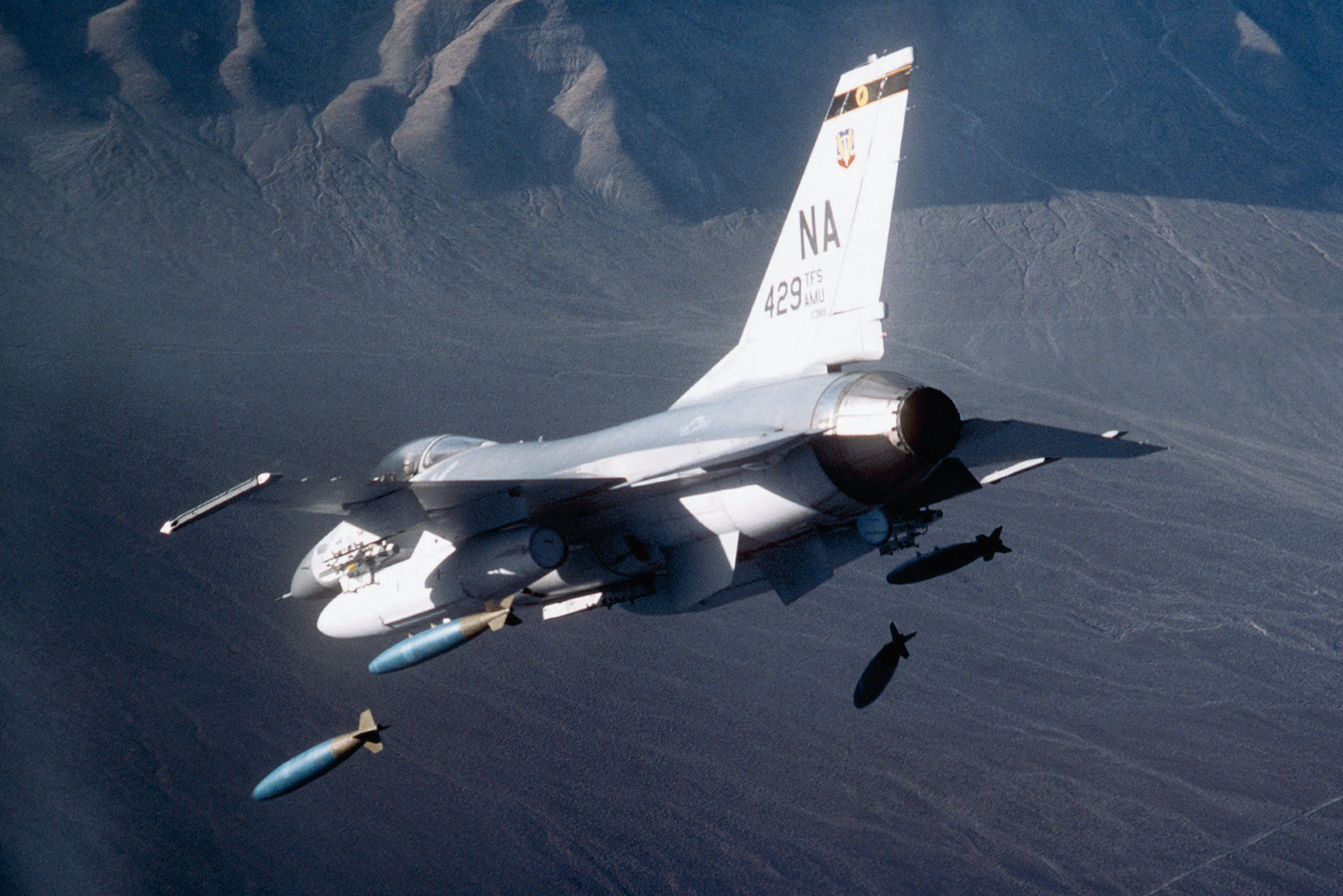 aircraft, bombs, military, F-16 Fighting Falcon - desktop wallpaper