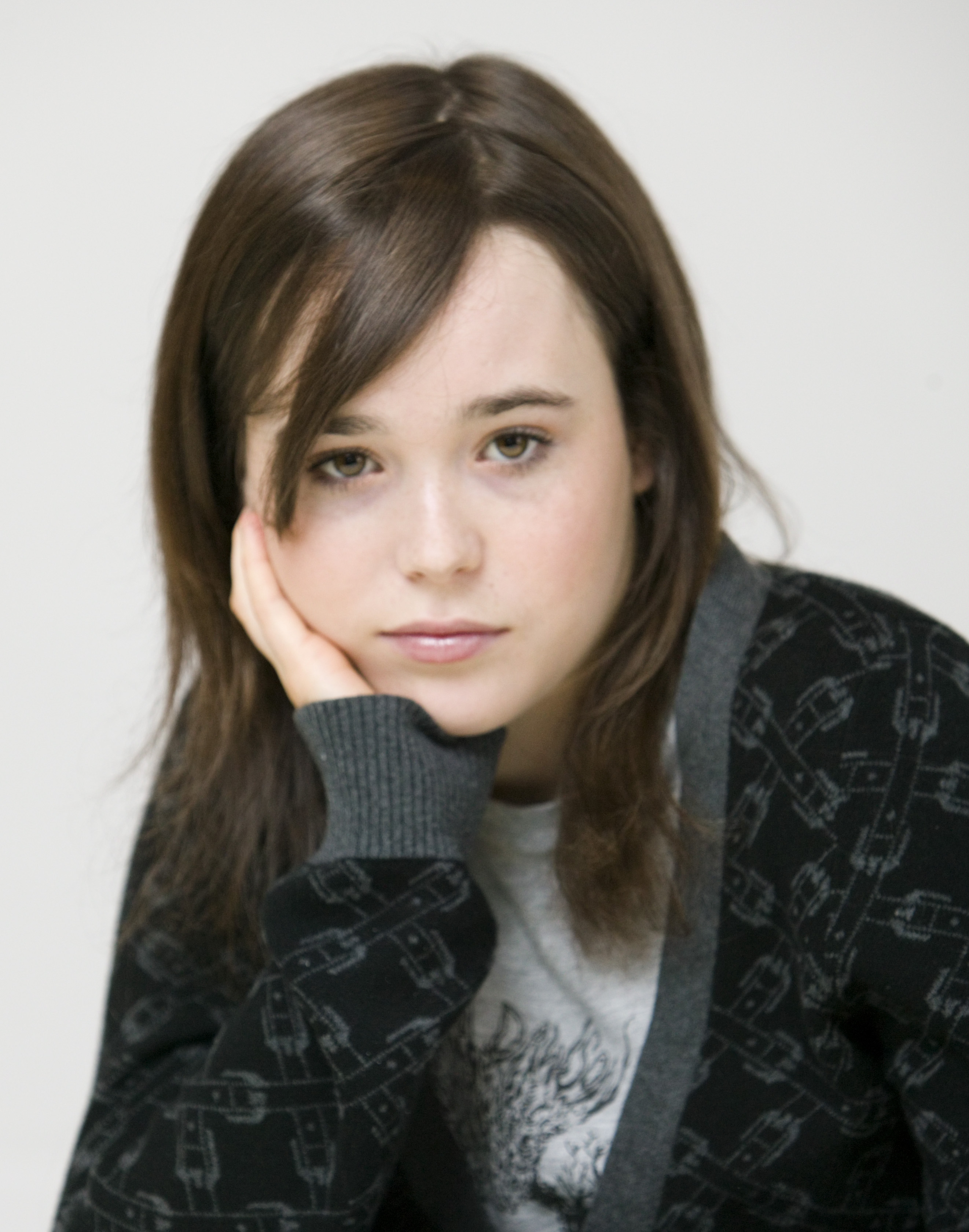 Ellen Page - desktop wallpaper