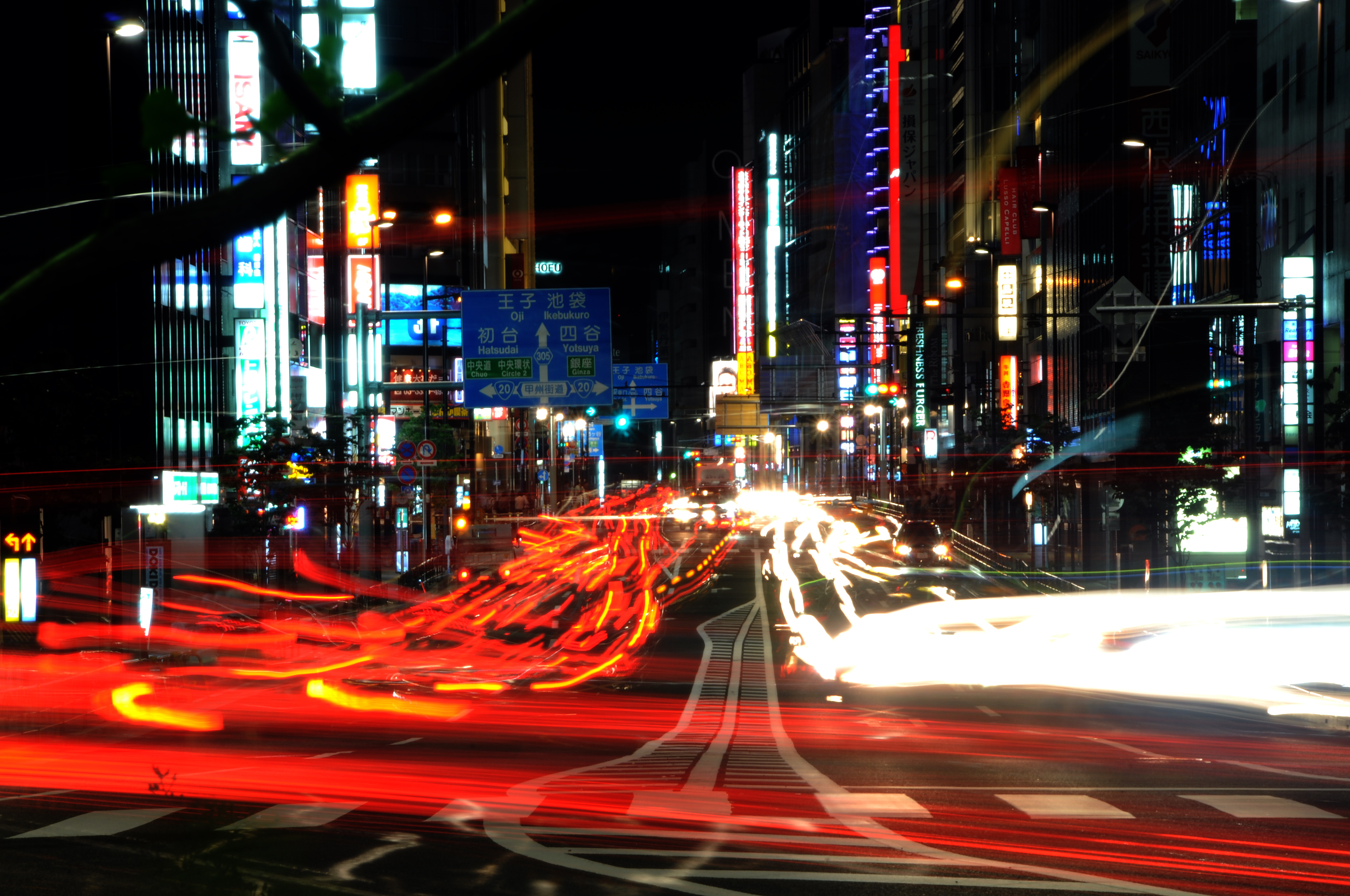 traffic lights, long exposure - desktop wallpaper