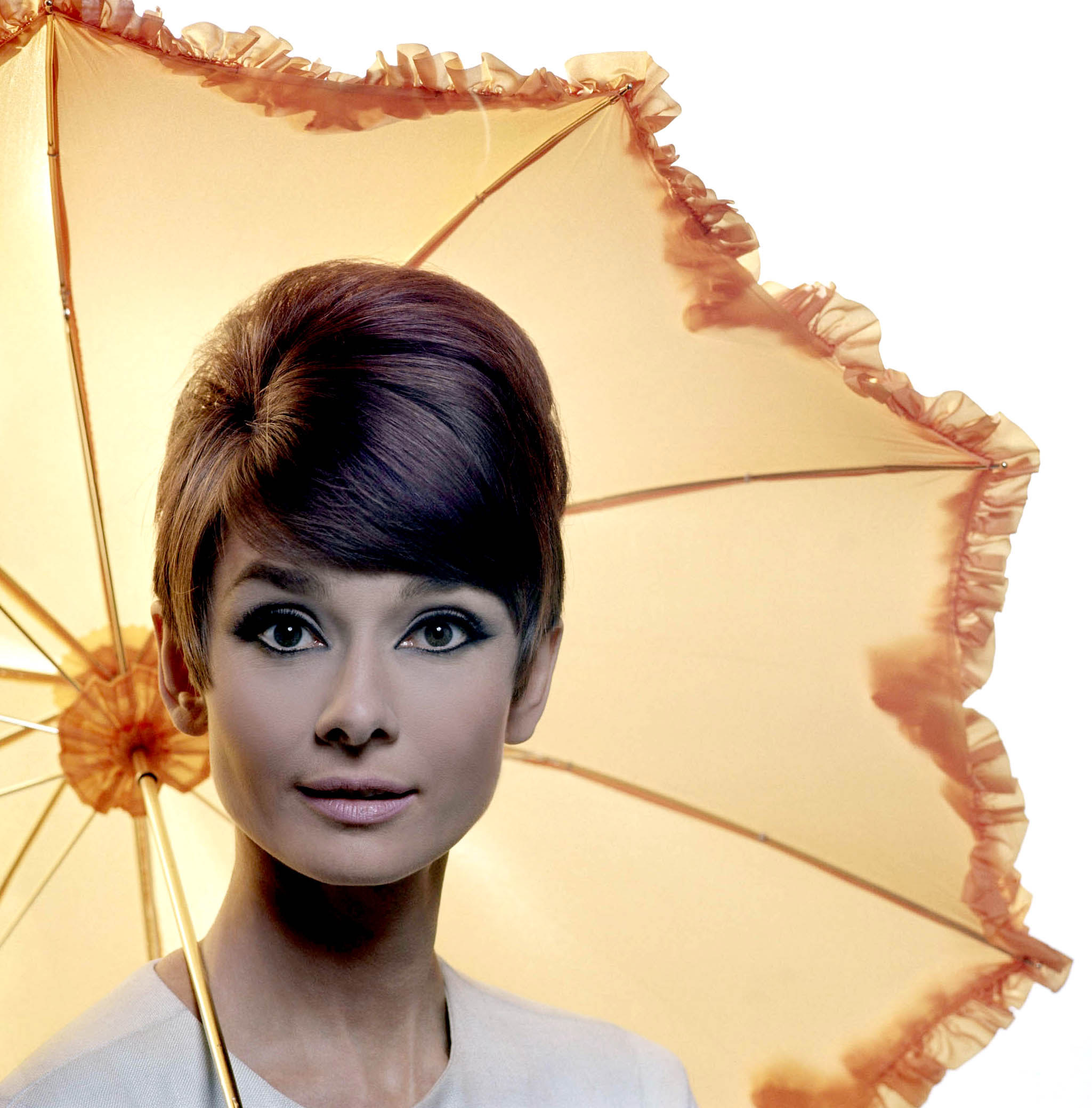 Audrey Hepburn, umbrellas - desktop wallpaper