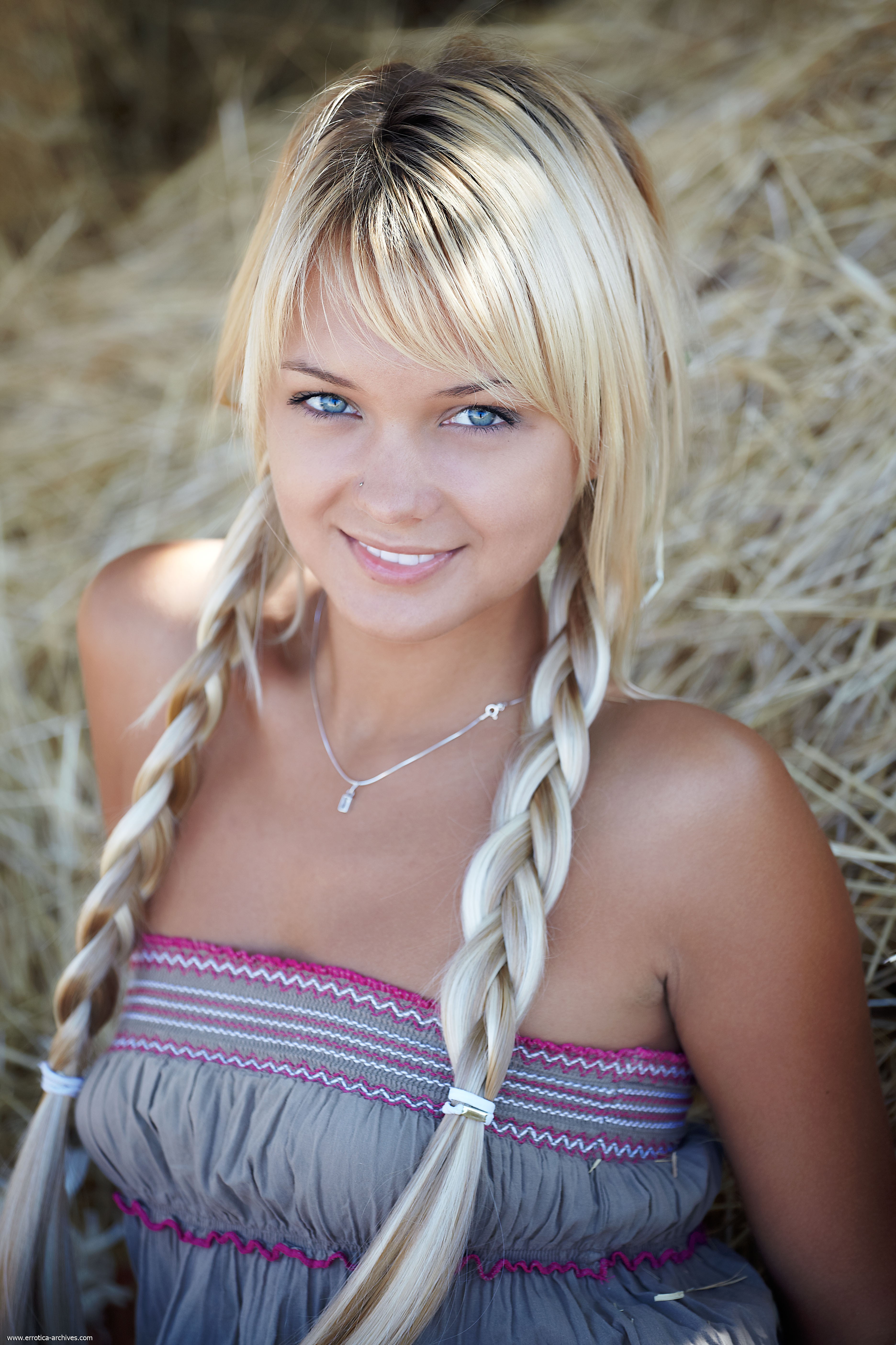 blondes, women, blue eyes, smiling, Lada Paglia - desktop wallpaper