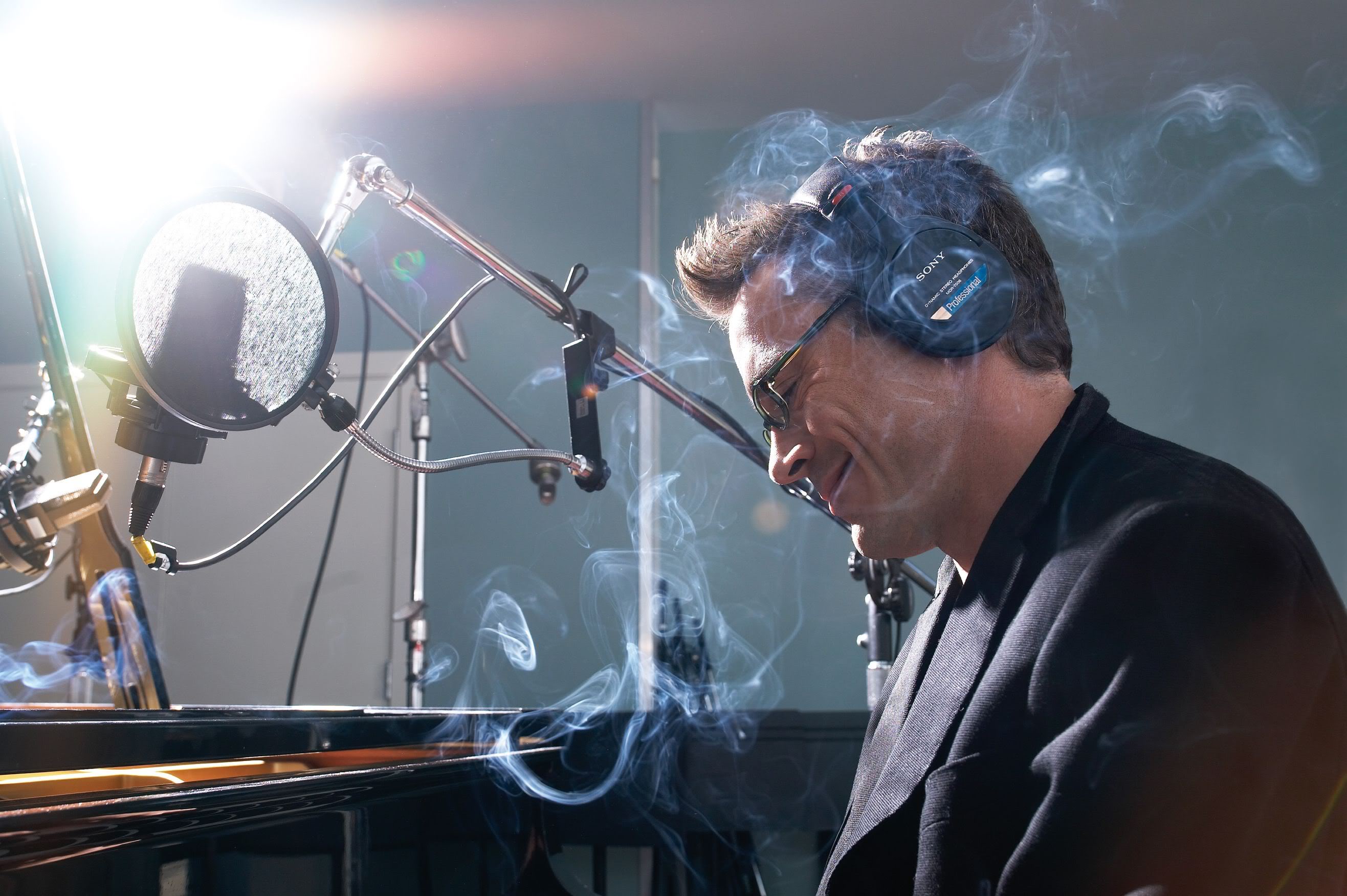 smoking, Robert Downey Jr, men with glasses - desktop wallpaper