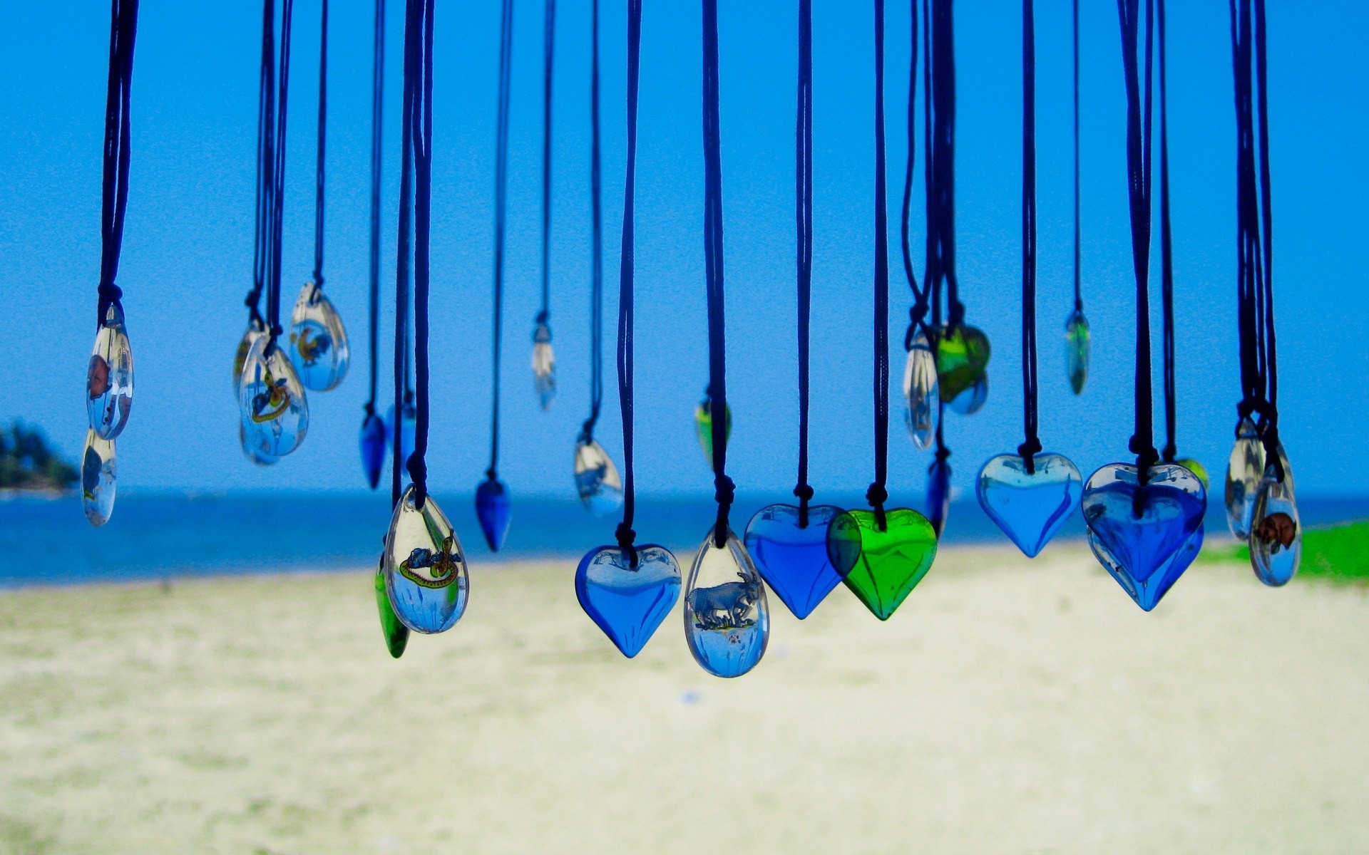 pendant, hearts, beaches - desktop wallpaper