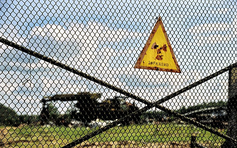 signs, Chernobyl, radioactive, Ukraine, cemetery, chain link fence - desktop wallpaper