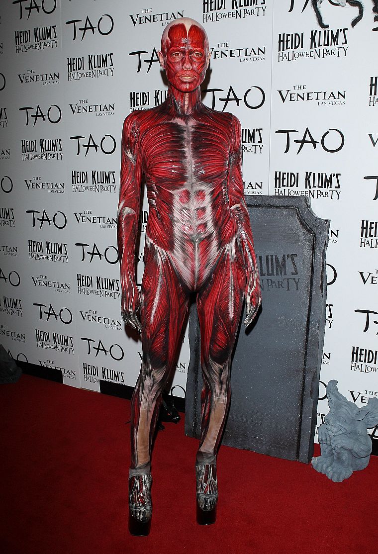 costume, Halloween, Heidi Klum, red carpet, muscles - desktop wallpaper