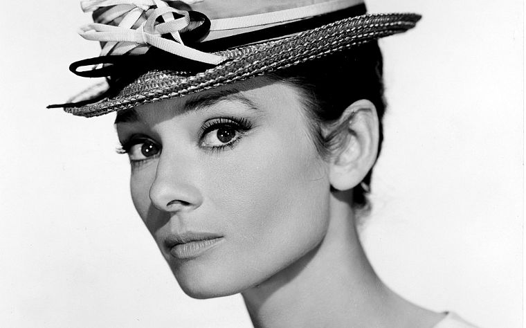 brunettes, women, Audrey Hepburn, legend, simple background - desktop wallpaper