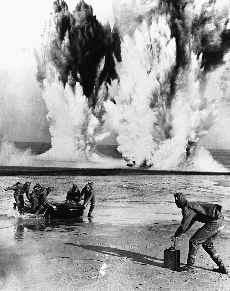 black and white, war, explosions, old photo - desktop wallpaper