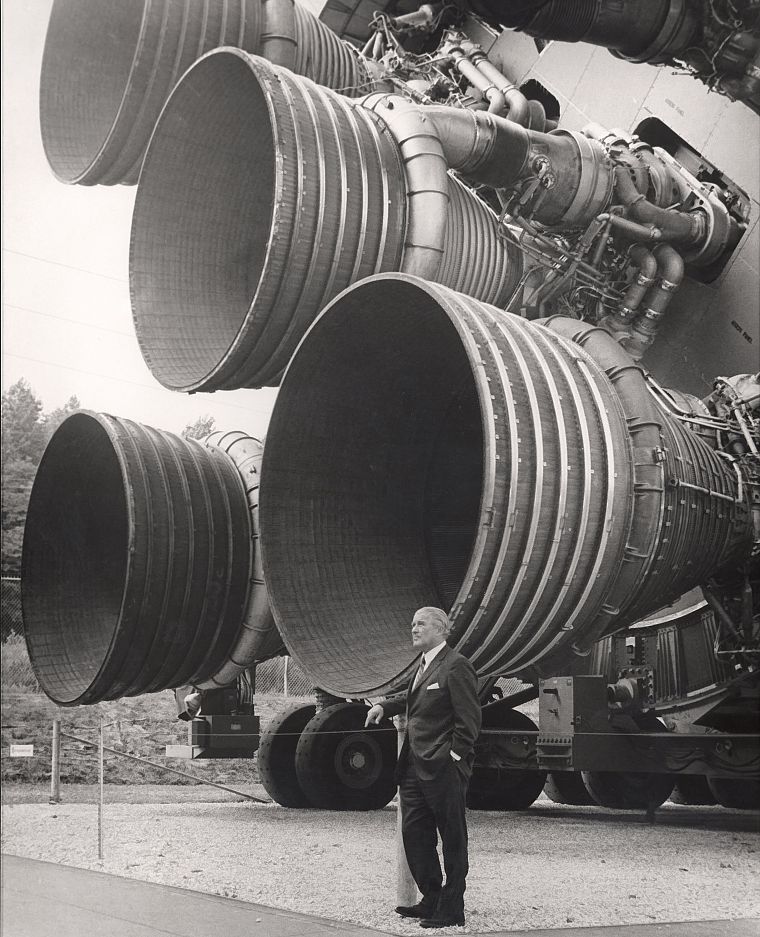 Saturn 5 booster, Wernher von Braun - desktop wallpaper