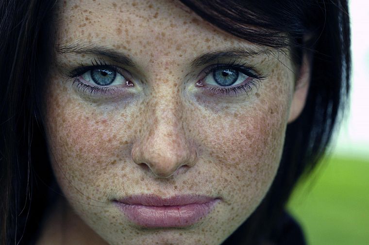 women, close-up, blue eyes, lips, freckles, faces - desktop wallpaper
