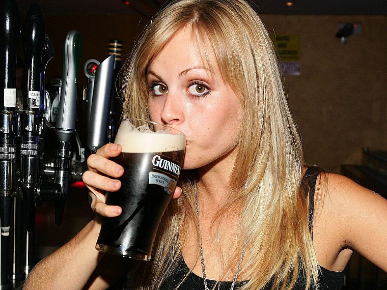 beers, women, Guinness - desktop wallpaper