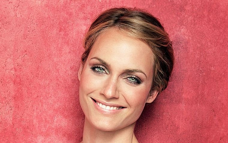 blondes, women, actress, green eyes, Amber Valletta - desktop wallpaper