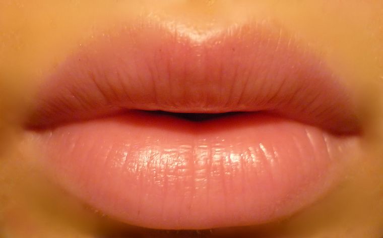 women, lips - desktop wallpaper