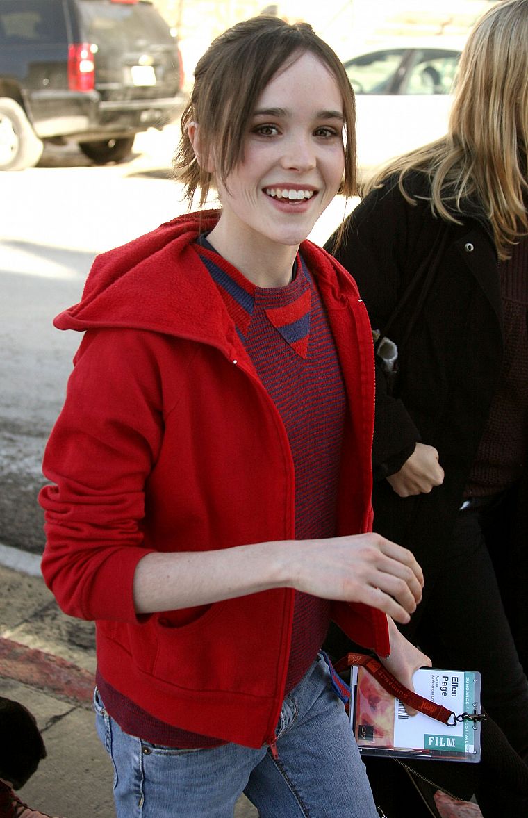 brunettes, women, Ellen Page, actress, celebrity, smiling - desktop wallpaper