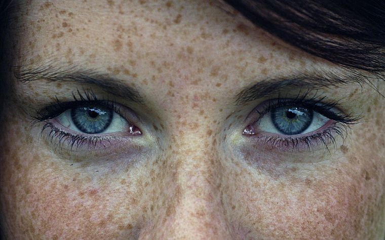 women, close-up, eyes, blue eyes, actress, celebrity, freckles - desktop wallpaper