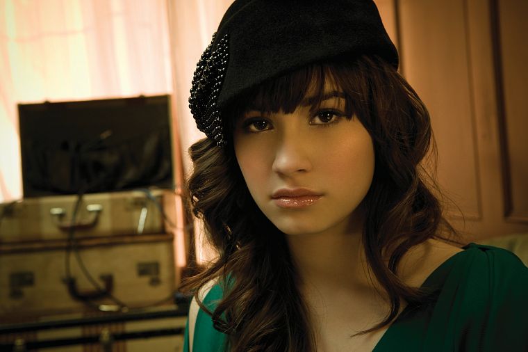 brunettes, women, Demi Lovato, hats - desktop wallpaper