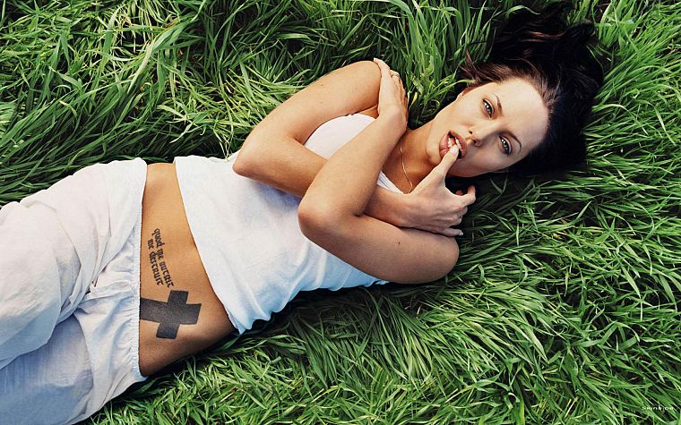 brunettes, women, Angelina Jolie, grass - desktop wallpaper