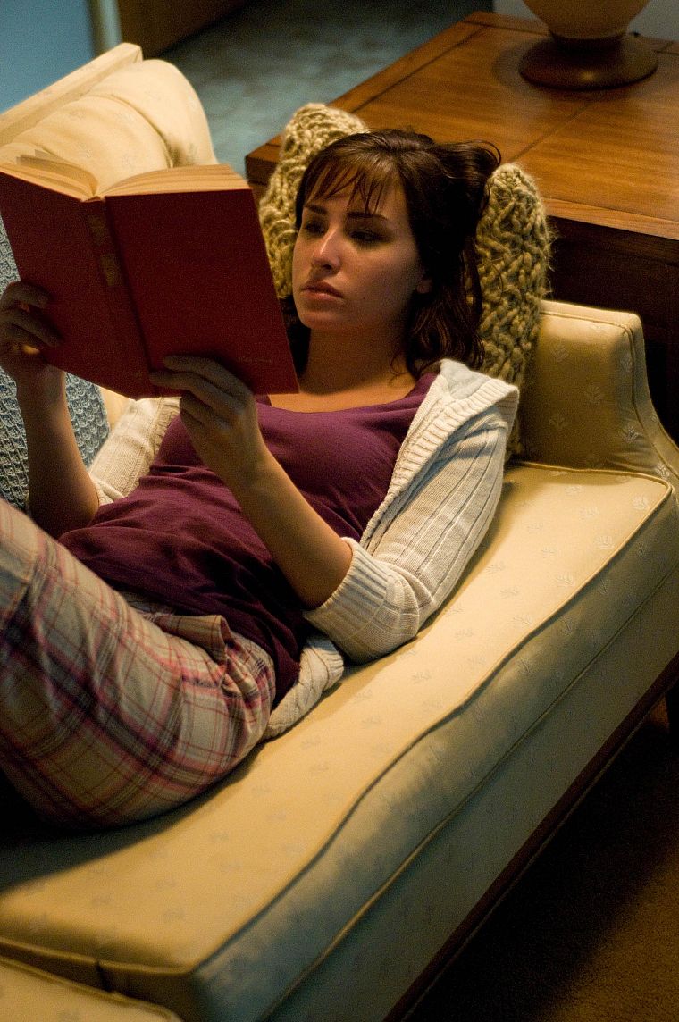 brunettes, women, couch, reading, books, Allison Scagliotti - desktop wallpaper