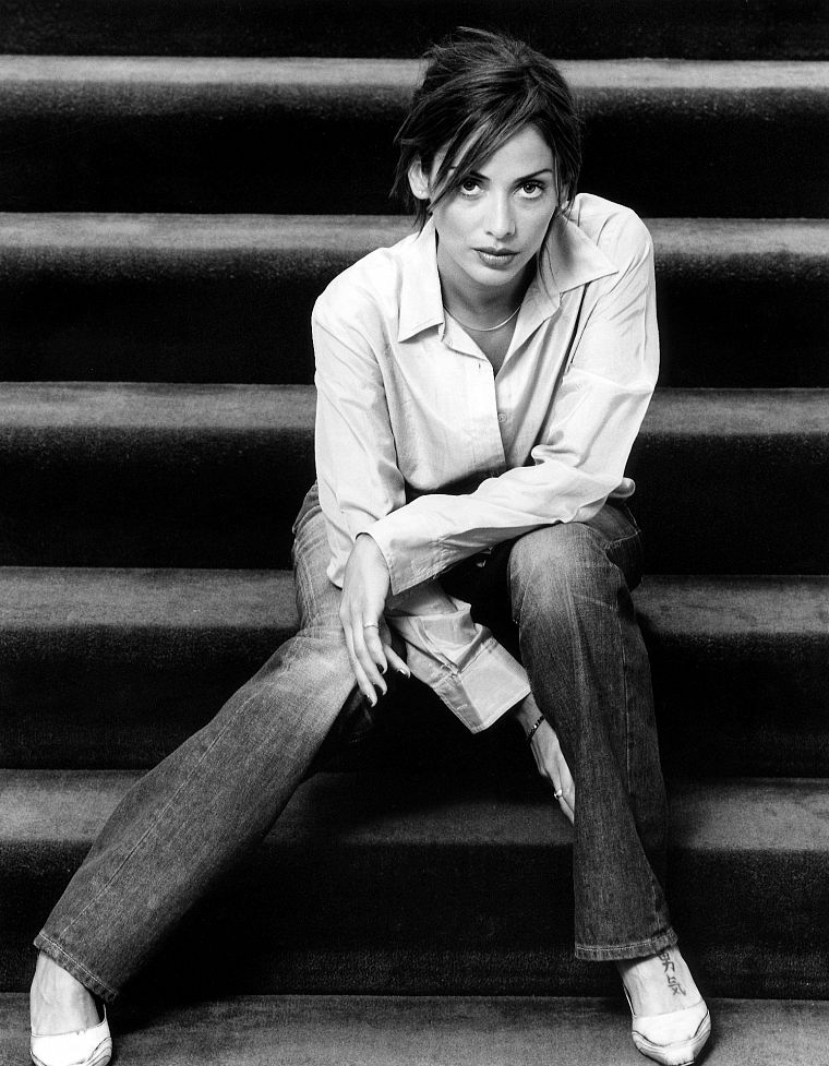 jeans, stairways, grayscale, Natalie Imbruglia, monochrome - desktop wallpaper