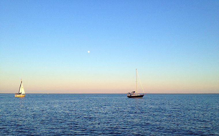 horizon, sail, Moon, boats, sea - desktop wallpaper