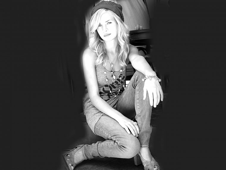 blondes, women, jeans, grayscale, monochrome, hats, Britt Robertson - desktop wallpaper