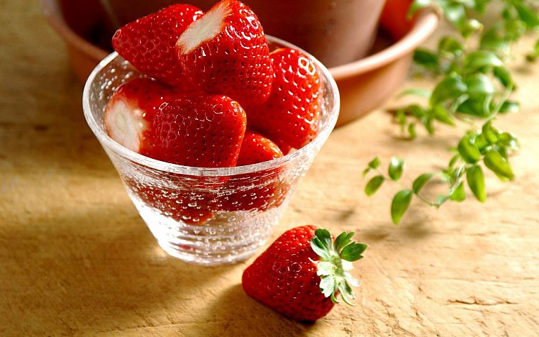 strawberries - desktop wallpaper