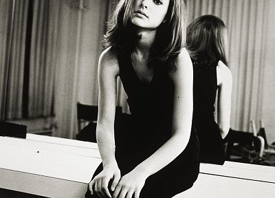 women, mirrors, actress, Natalie Portman, grayscale, monochrome - random desktop wallpaper